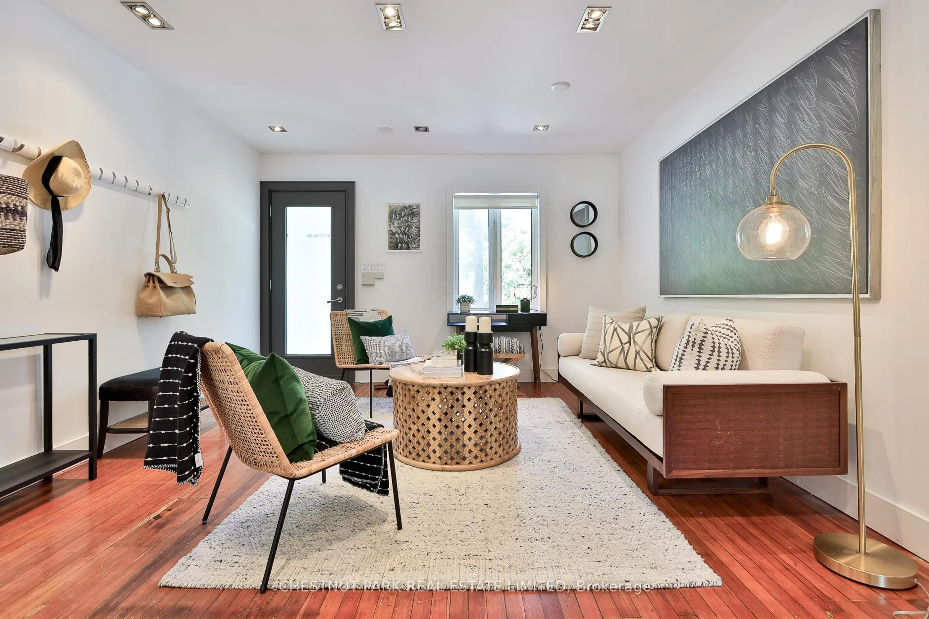 Living room with furniture, unknown for 589 Wellington St, Toronto Ontario M5V 1G3