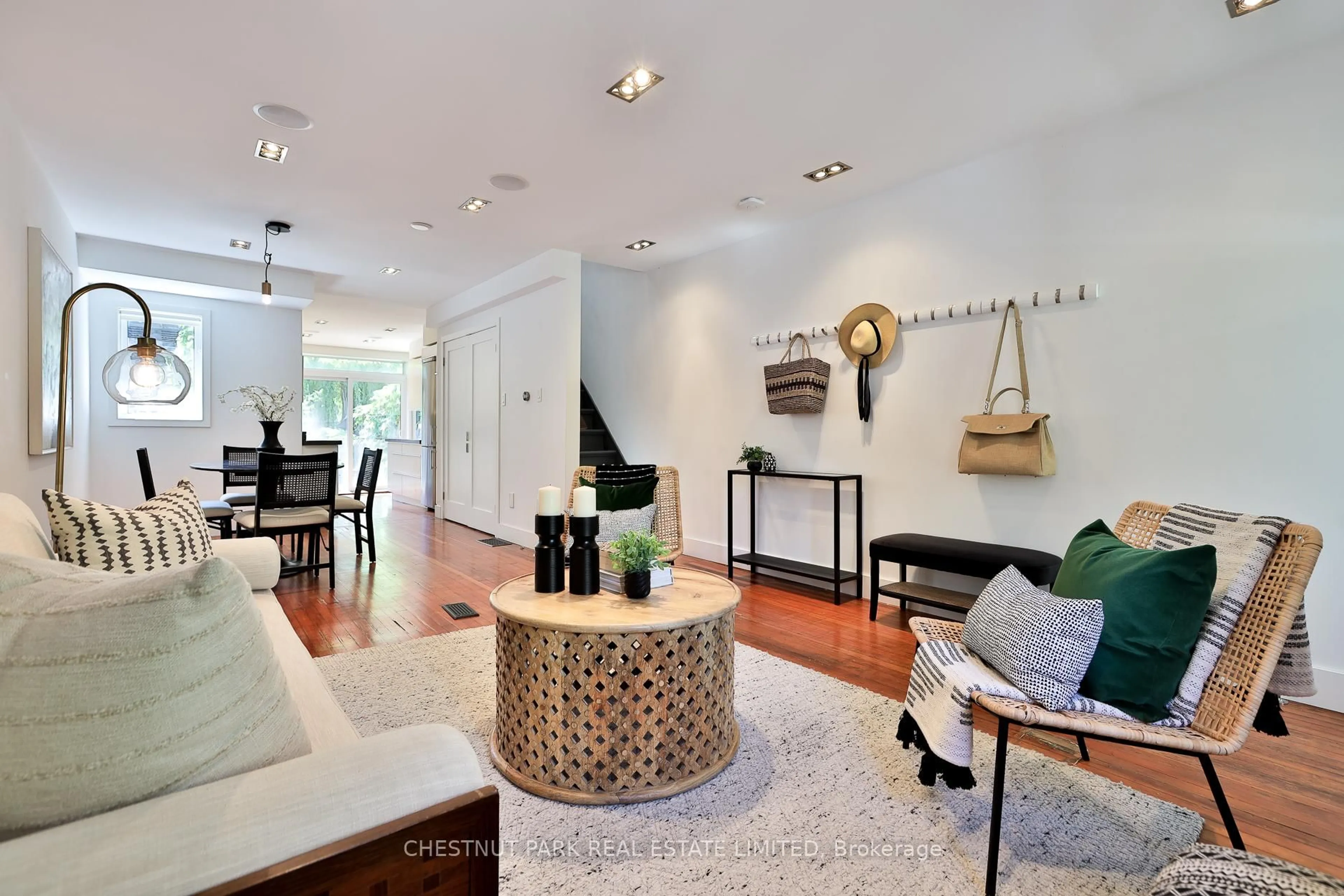 Living room with furniture, unknown for 589 Wellington St, Toronto Ontario M5V 1G3