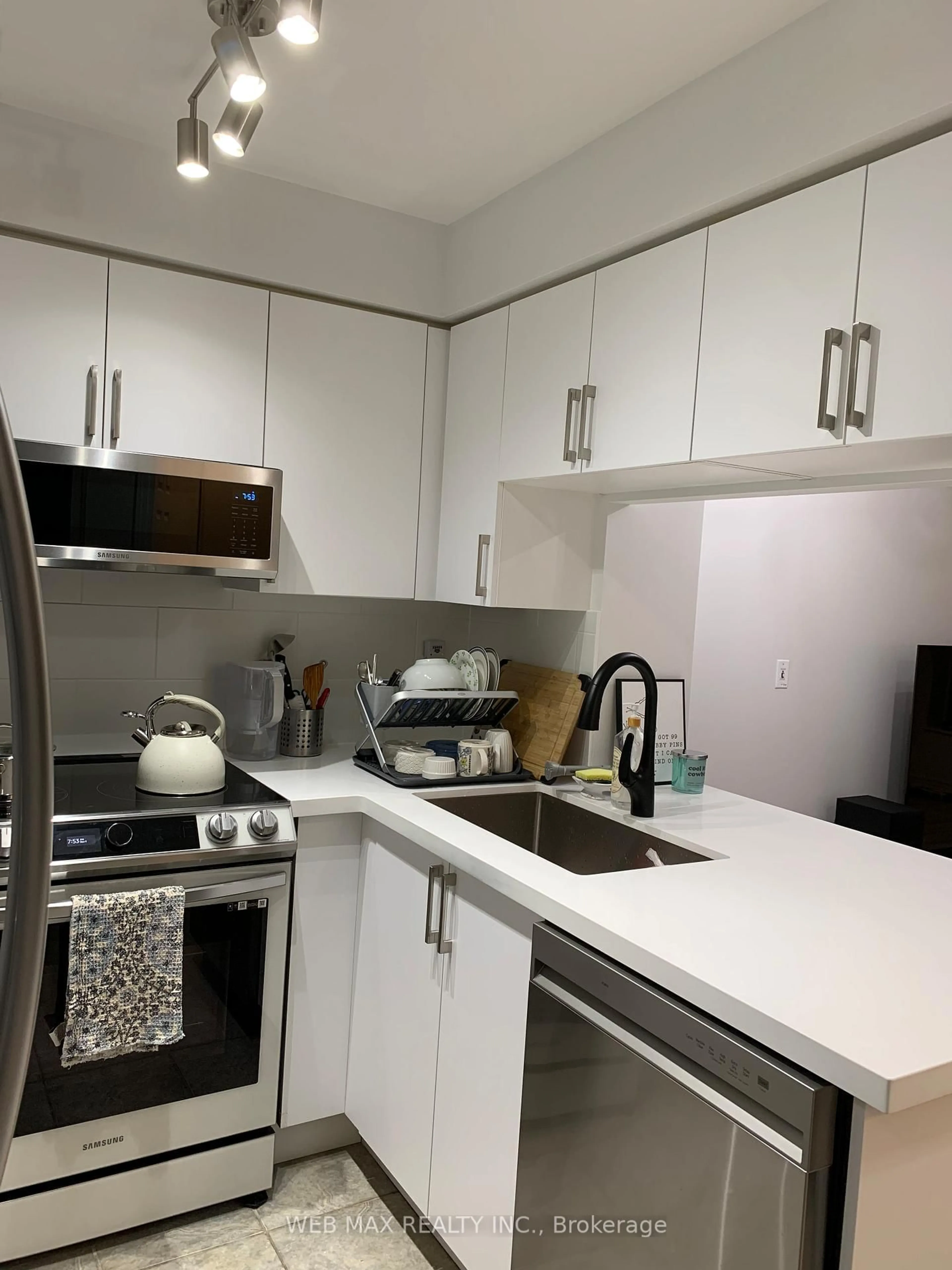 Standard kitchen, unknown for 22 Olive Ave #305, Toronto Ontario M2N 7G6