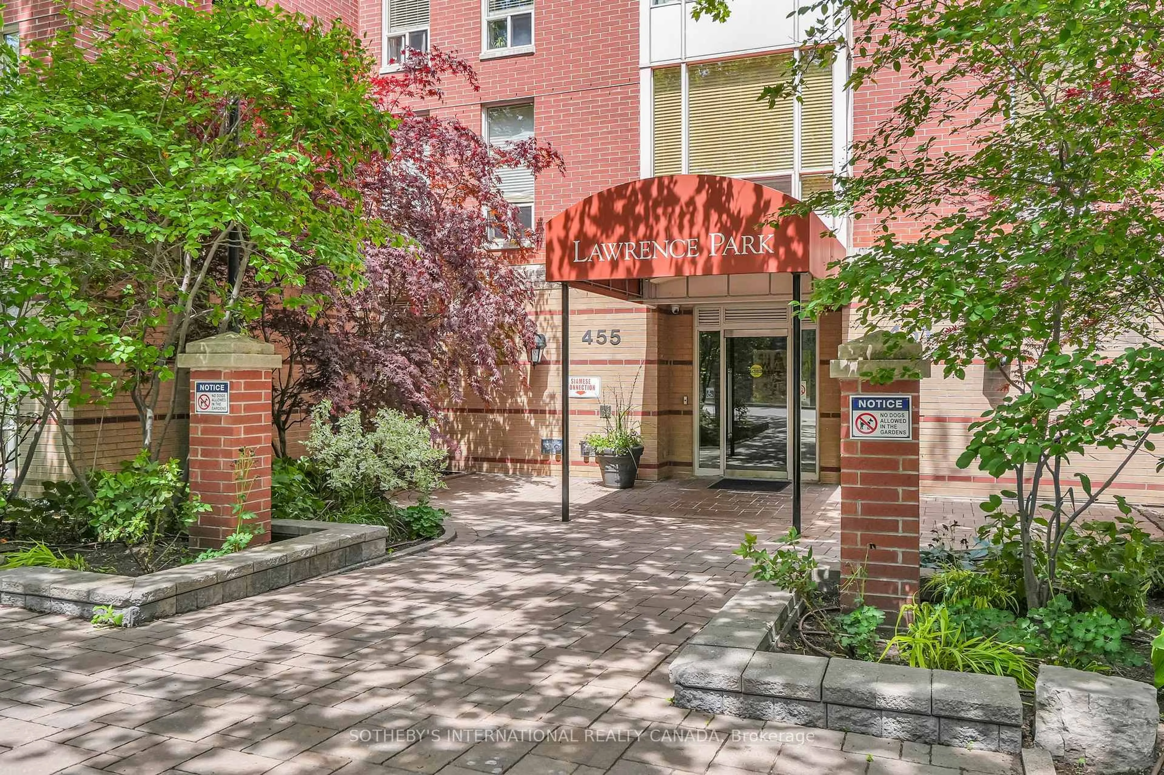 Indoor foyer for 455 Rosewell Ave #417, Toronto Ontario M2R 2H9