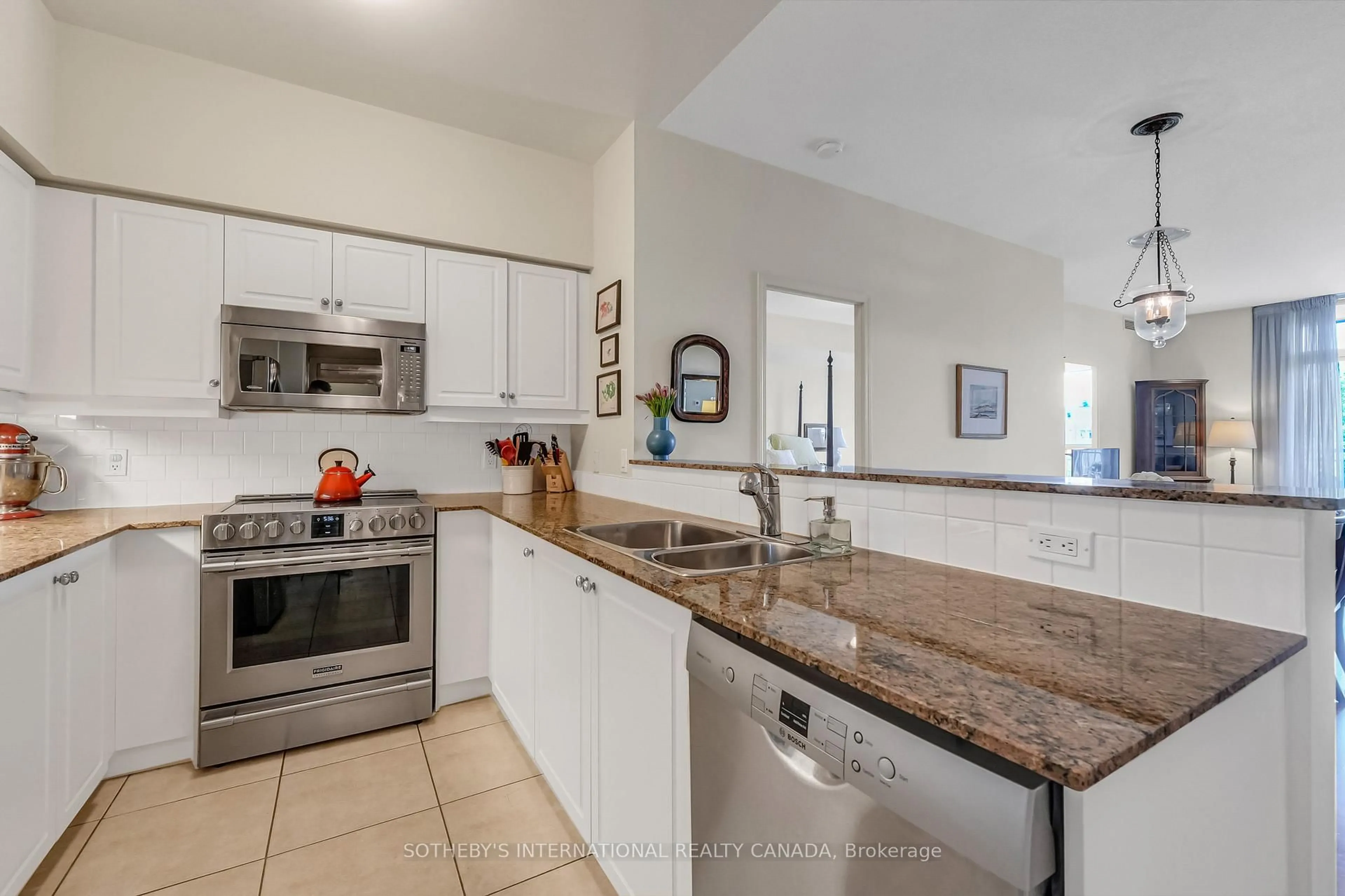 Open concept kitchen, ceramic/tile floor for 455 Rosewell Ave #417, Toronto Ontario M2R 2H9