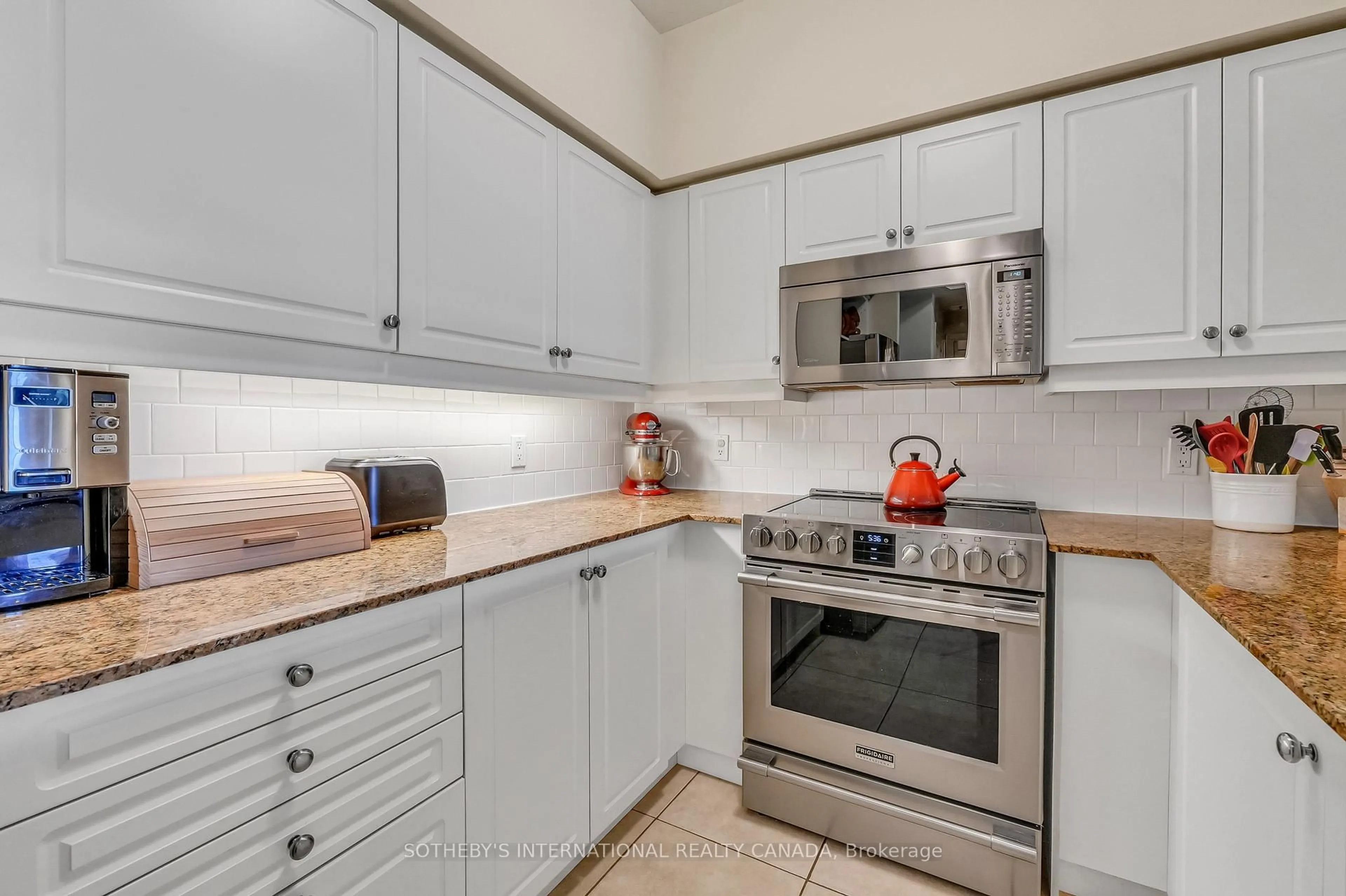 Standard kitchen, ceramic/tile floor for 455 Rosewell Ave #417, Toronto Ontario M2R 2H9