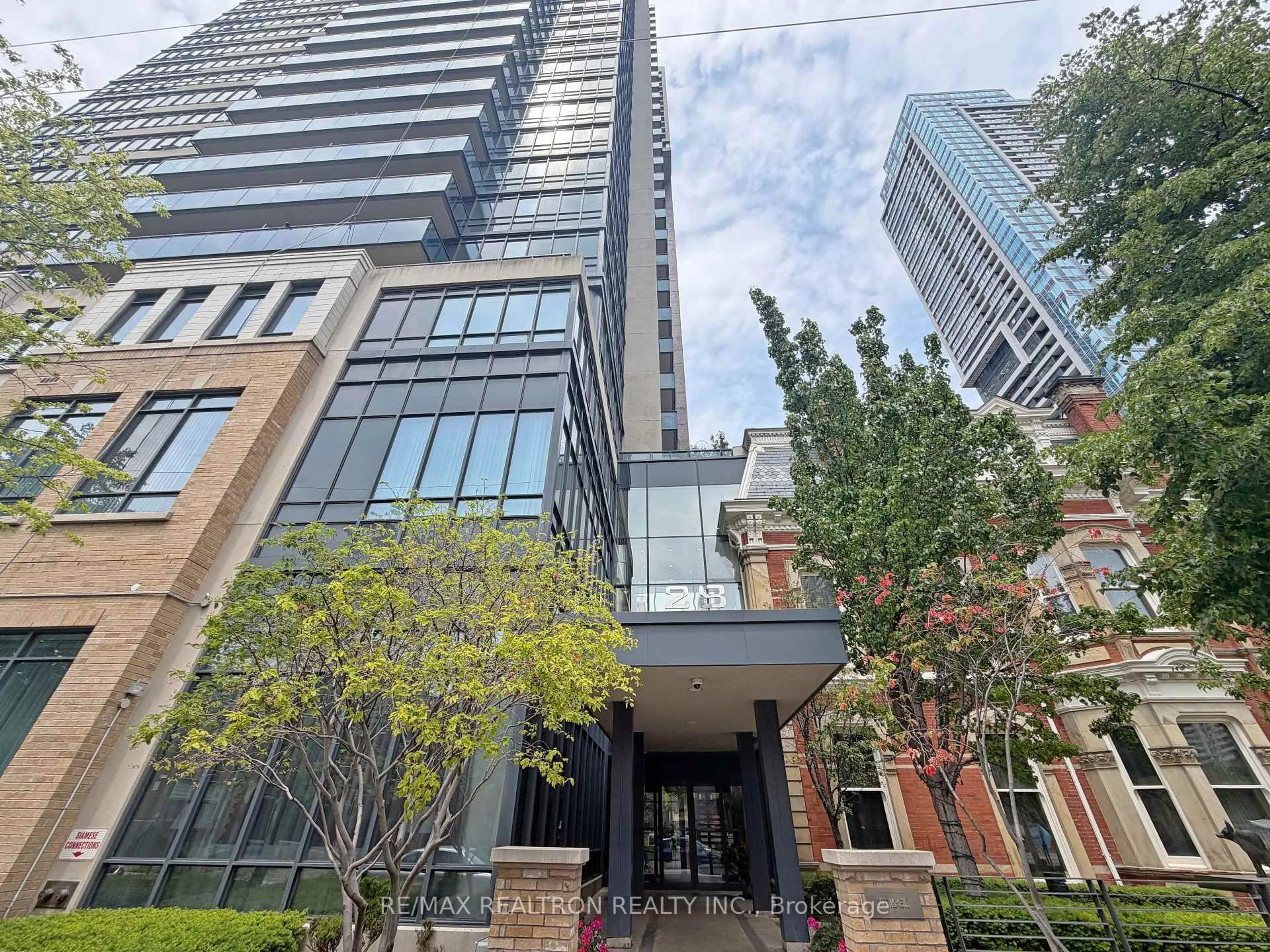 Indoor foyer for 28 Linden St #605, Toronto Ontario M4Y 0A4