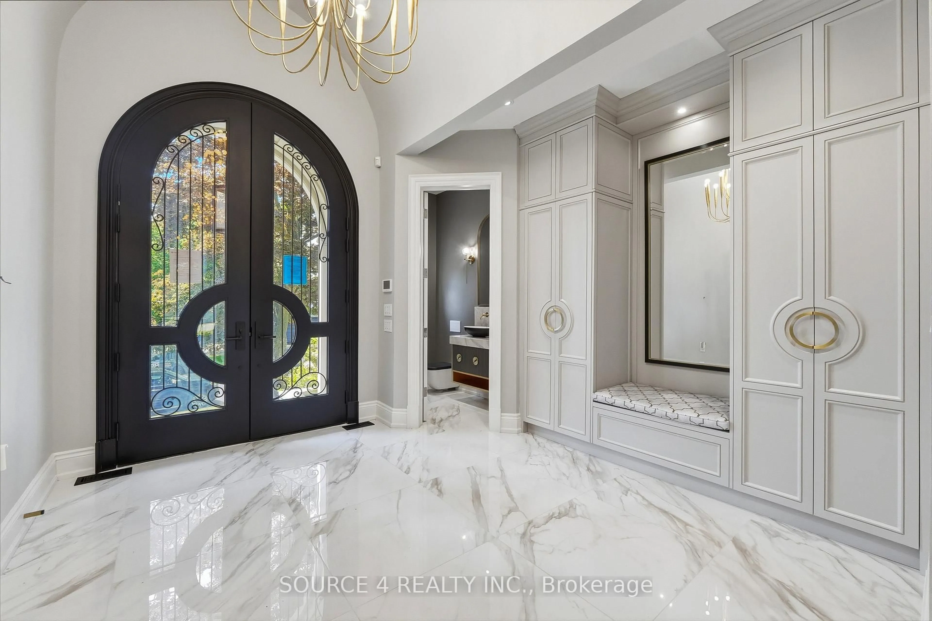Indoor entryway for 9 Sandpiper Crt, Toronto Ontario M3A 3G7