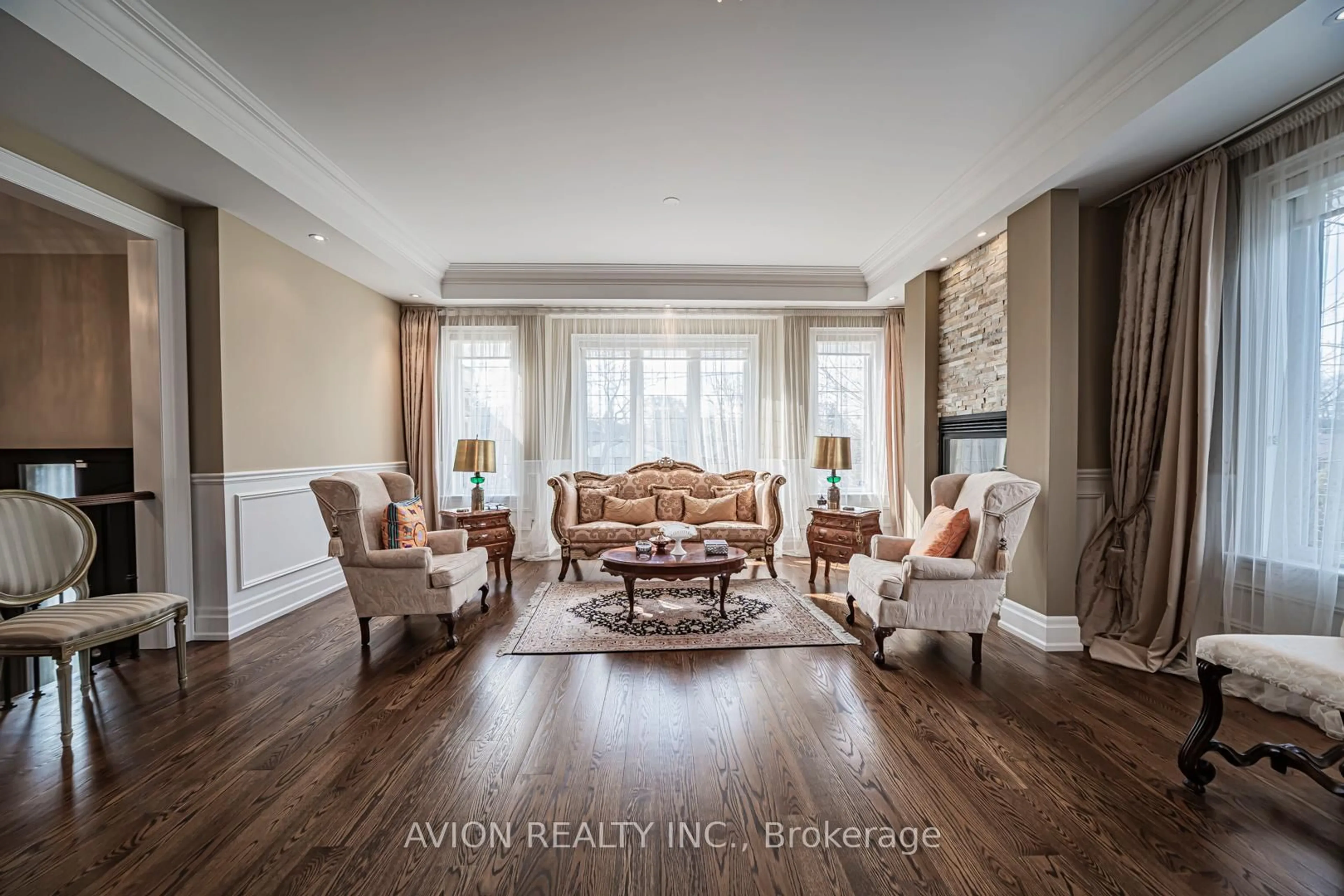 Living room with furniture, unknown for 136 Homewood Ave, Toronto Ontario M2M 1K3