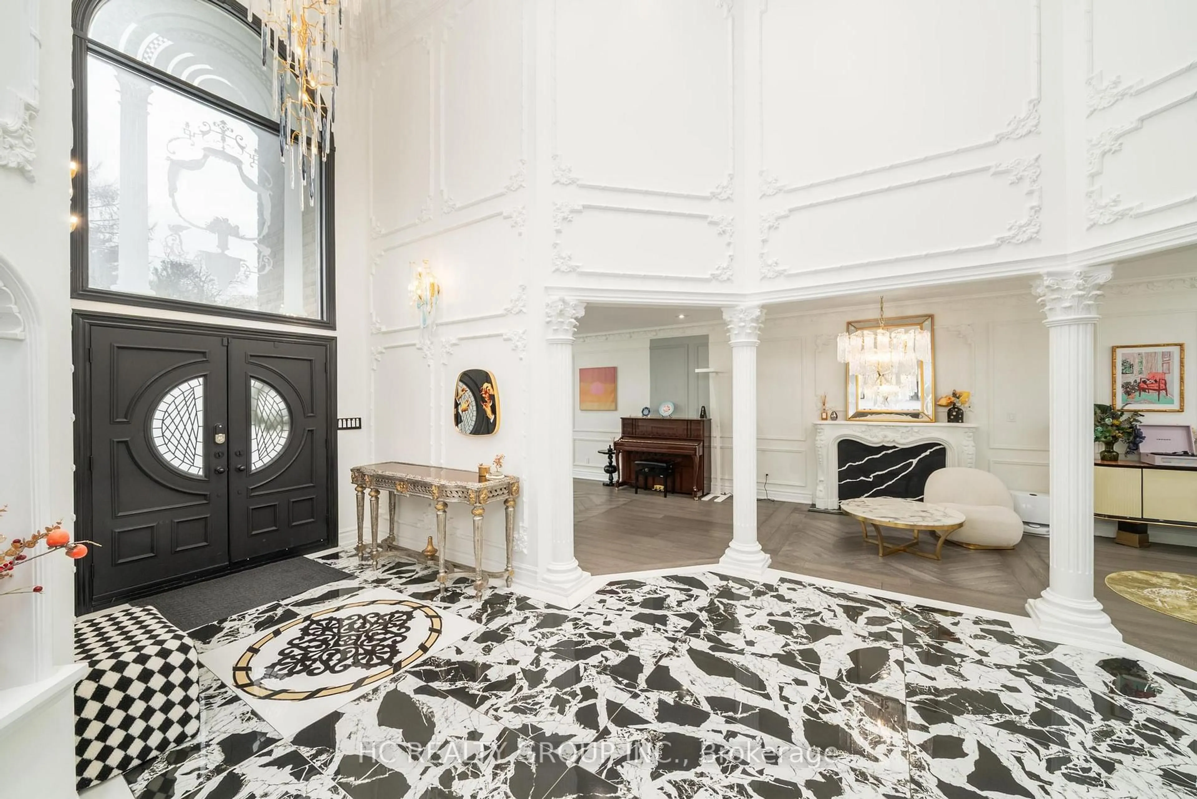 Indoor foyer for 156 Burbank Dr, Toronto Ontario M2K 1P1