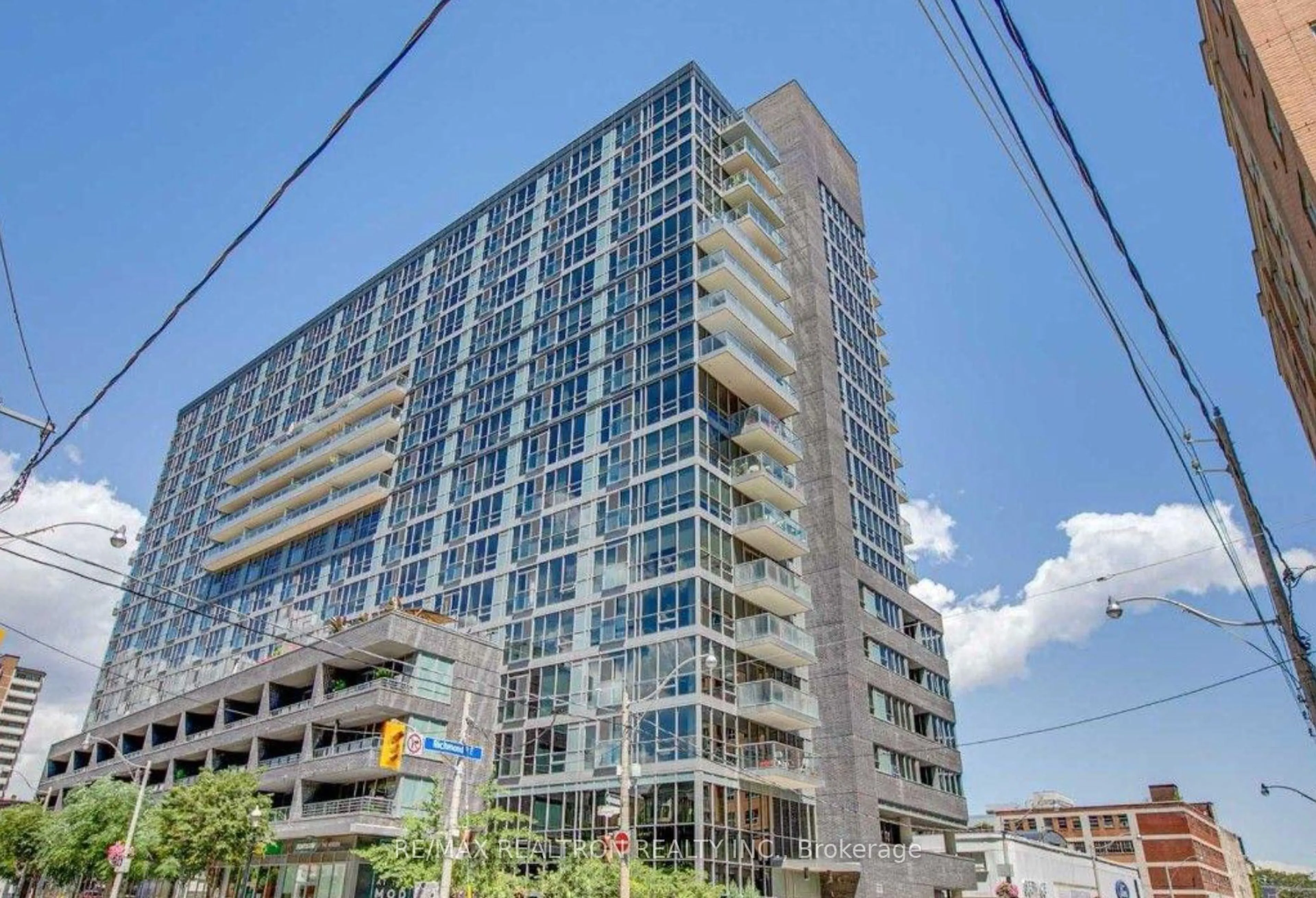 Patio, building for 320 Richmond St #1020, Toronto Ontario M5A 1P9