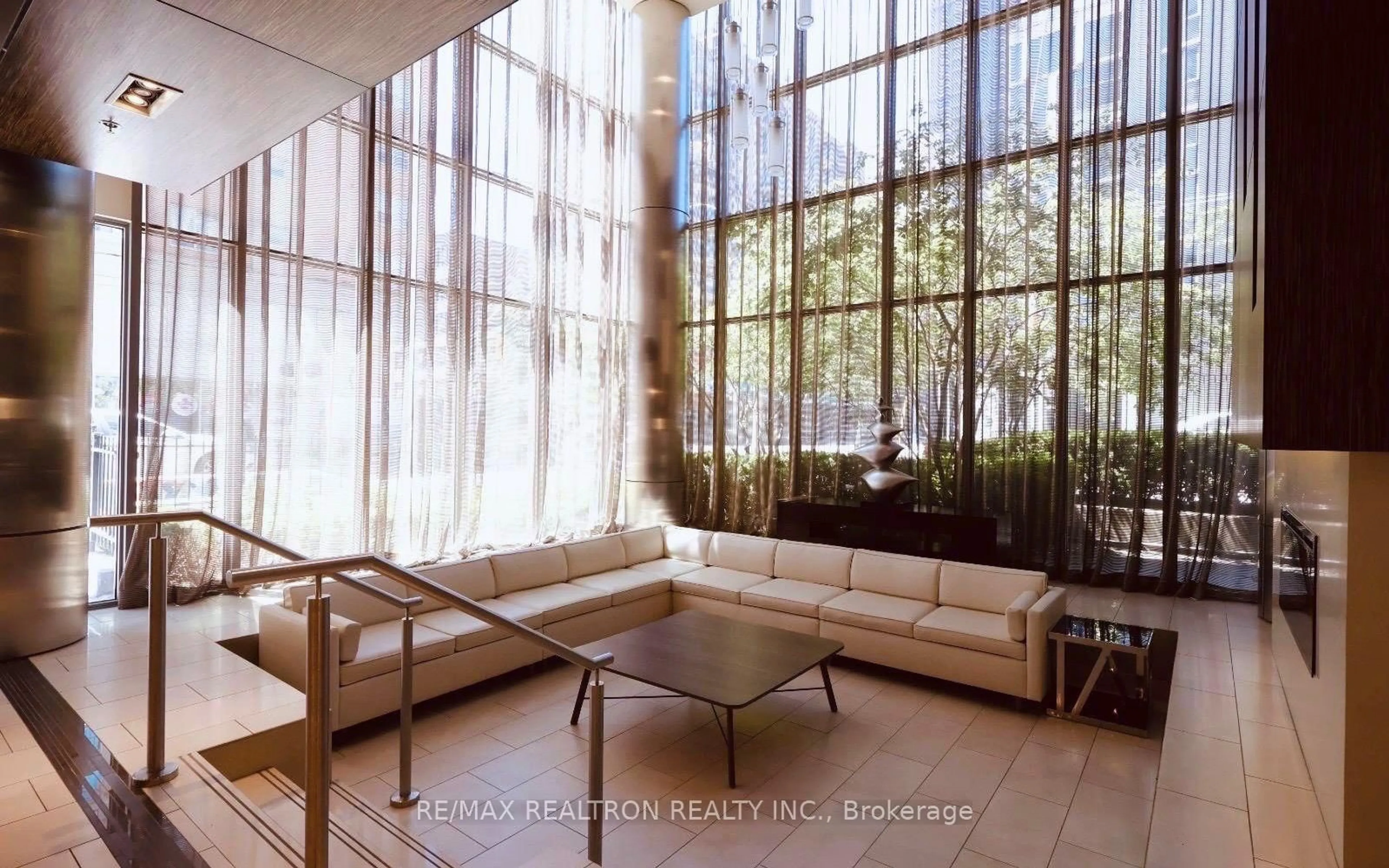Lobby for 320 Richmond St #1020, Toronto Ontario M5A 1P9