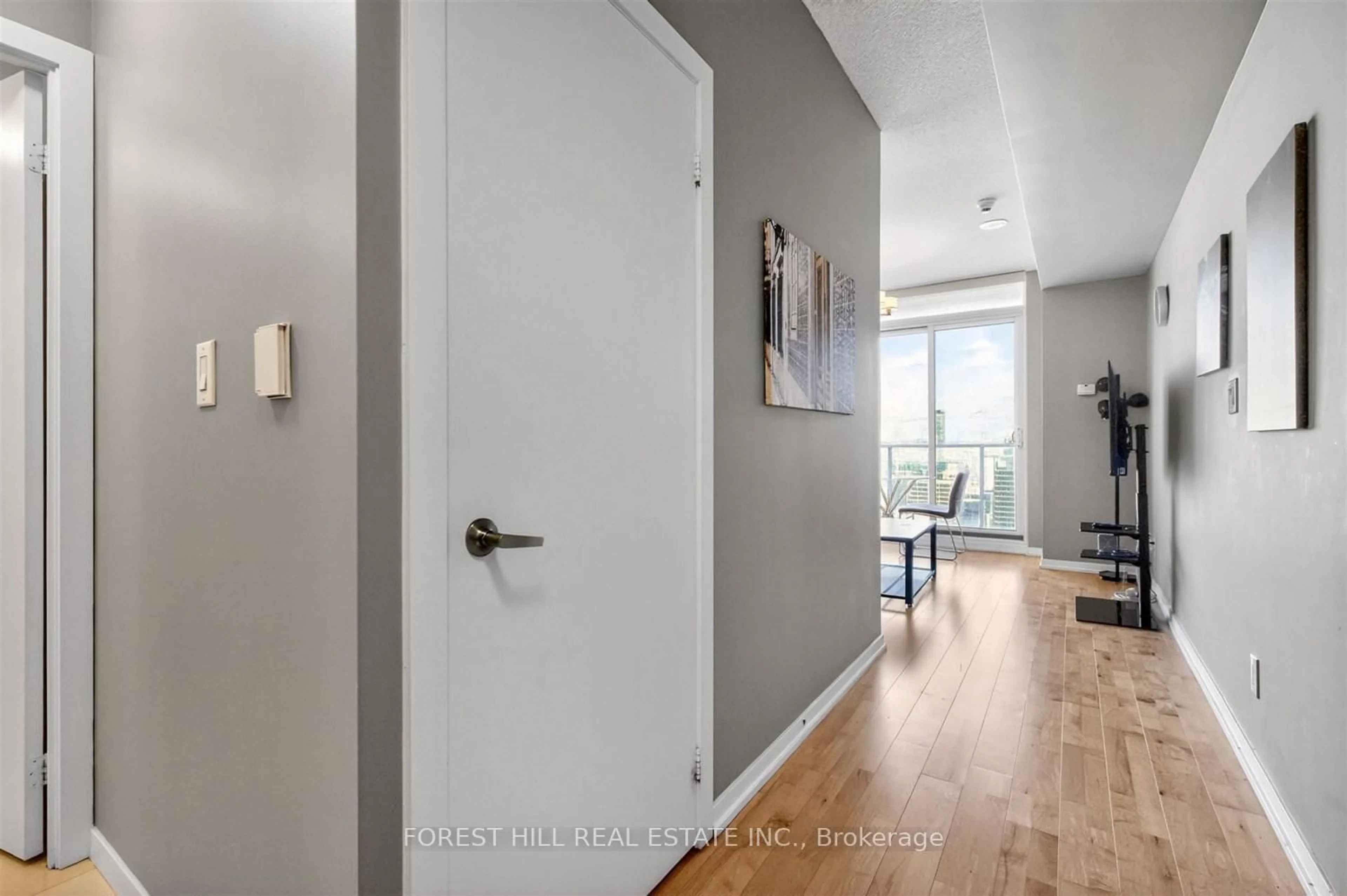 Indoor entryway for 65 Bremner Blvd #4607, Toronto Ontario M5J 0A7