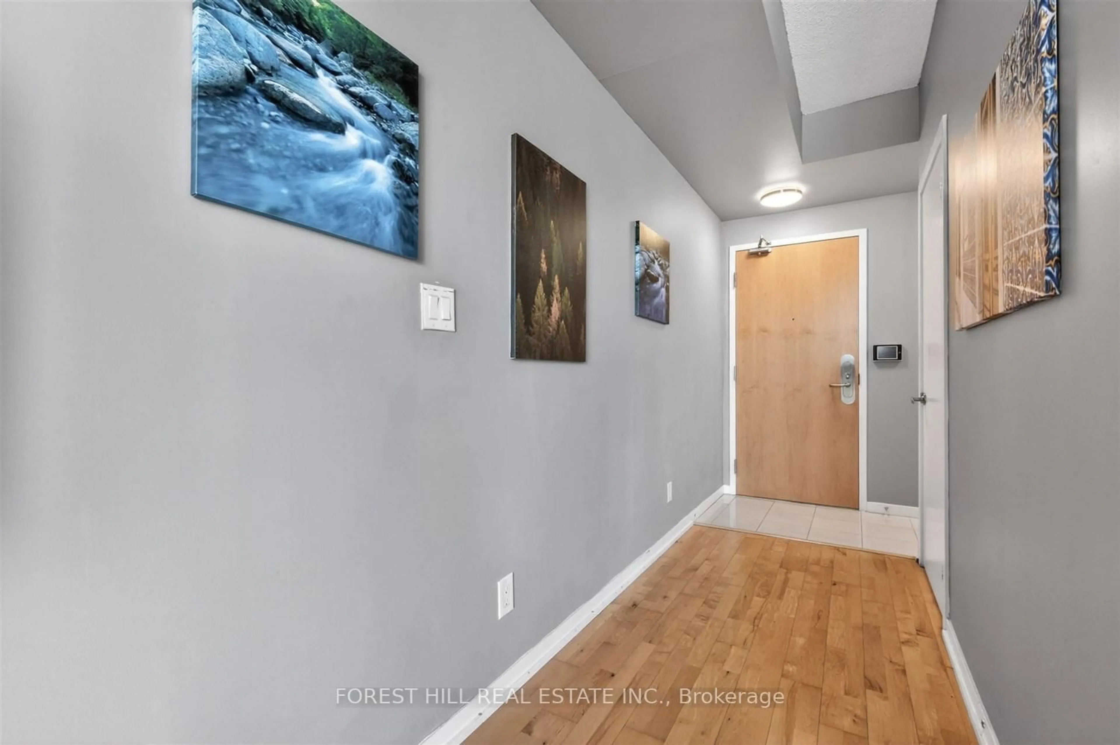 Indoor entryway for 65 Bremner Blvd #4607, Toronto Ontario M5J 0A7