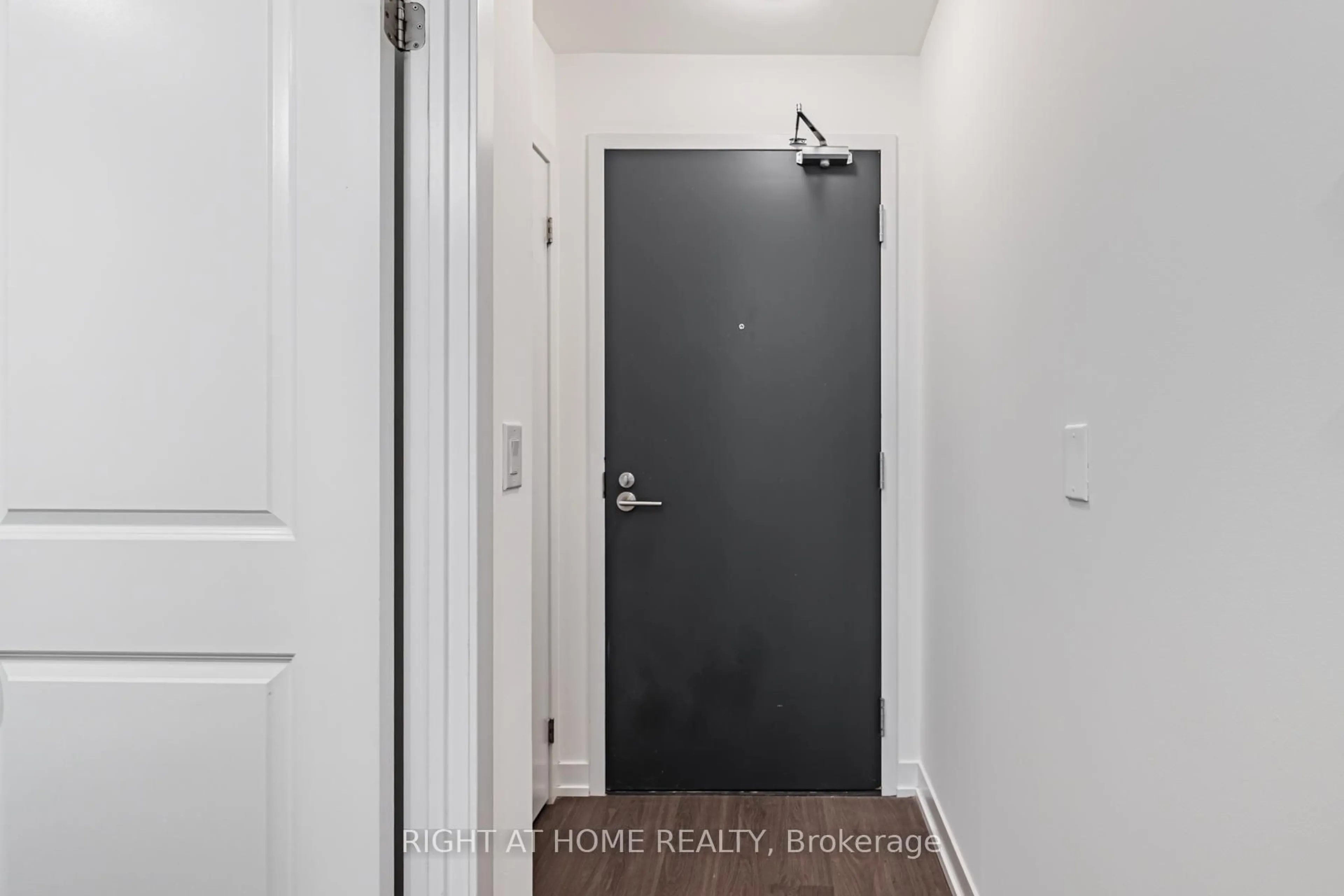 Indoor entryway for 105 George St #312, Toronto Ontario M5A 0L4