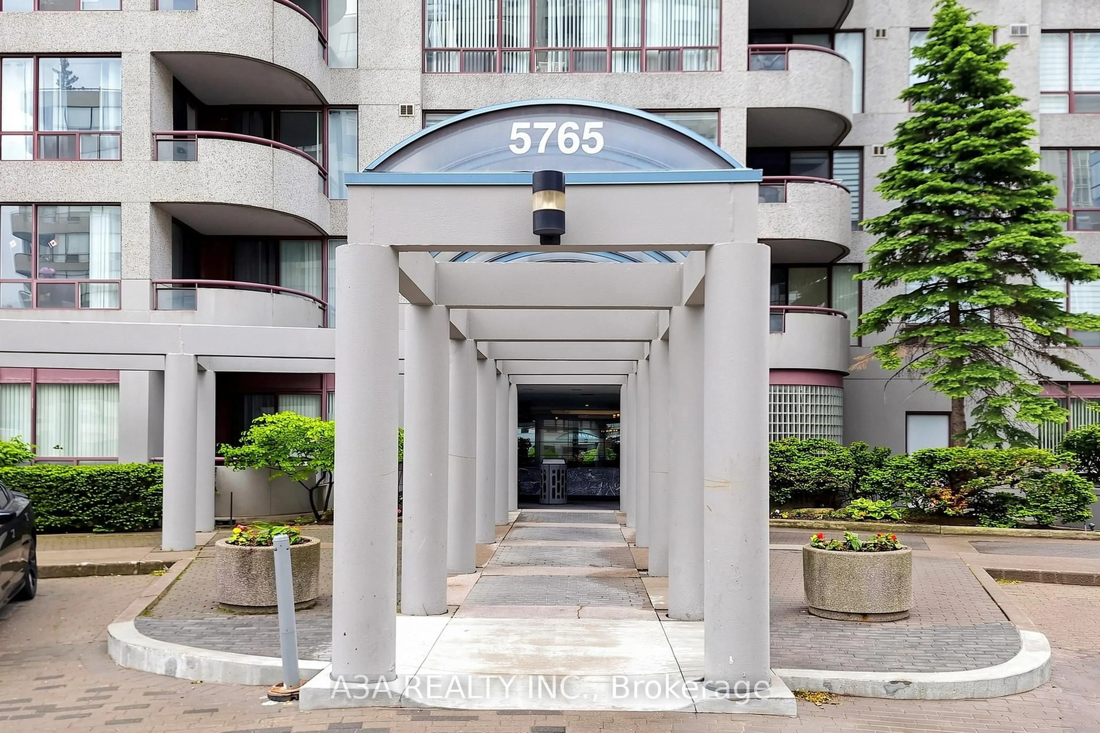 Indoor foyer for 5765 Yonge St #905, Toronto Ontario M2M 4H9