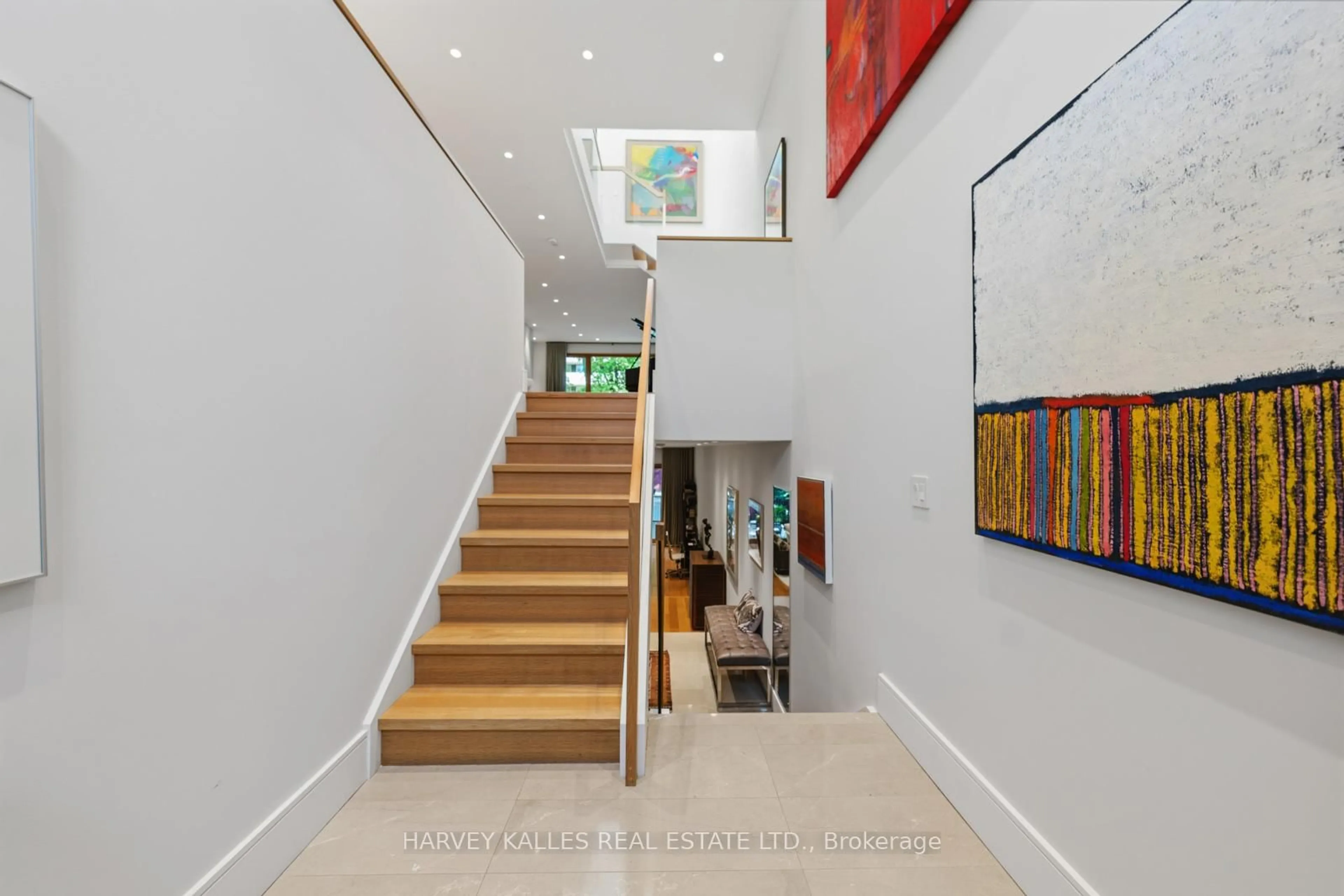 Indoor foyer for 67 Heath St, Toronto Ontario M4V 1T2