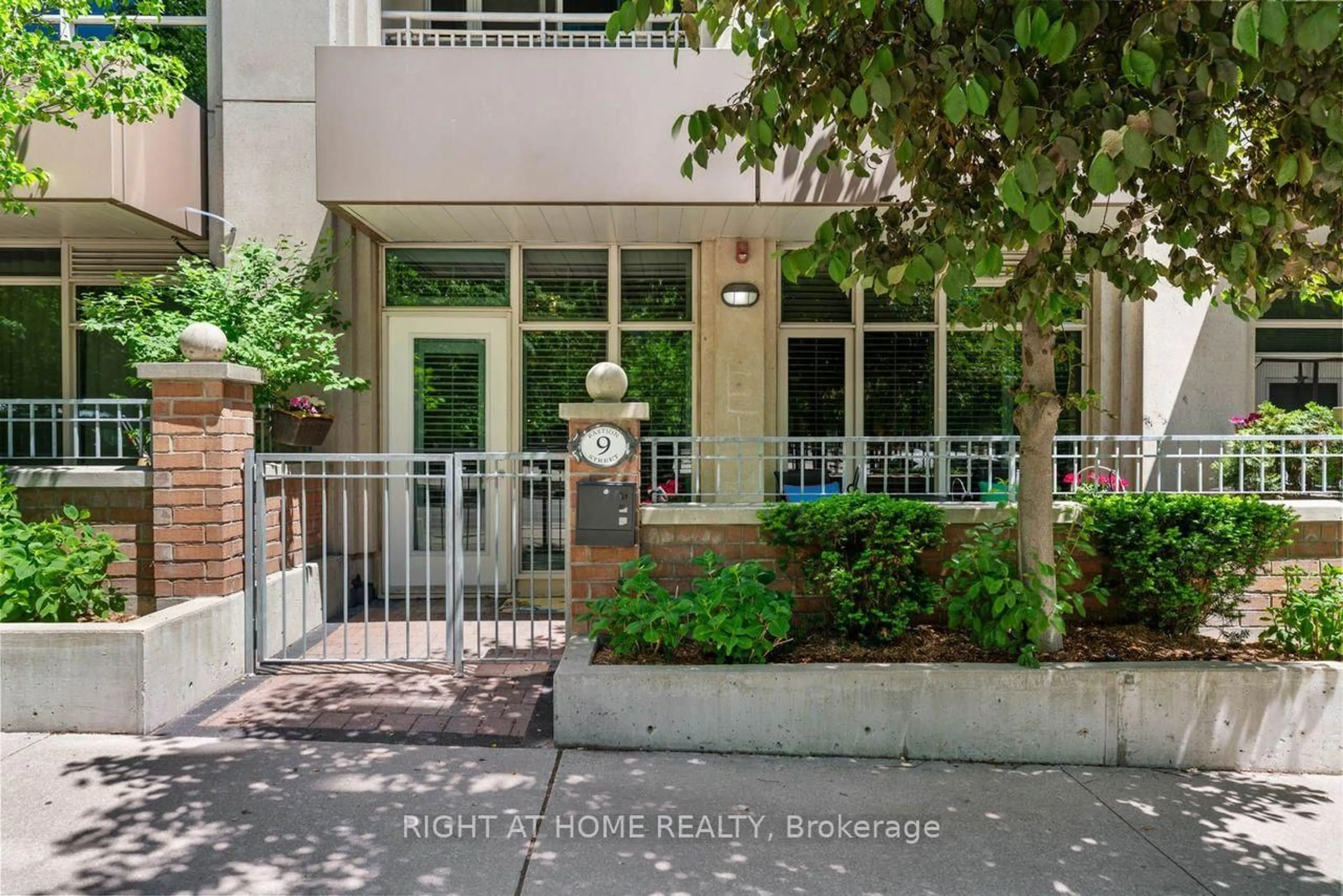 Indoor entryway for 9 Bastion St, Toronto Ontario M5V 1A4