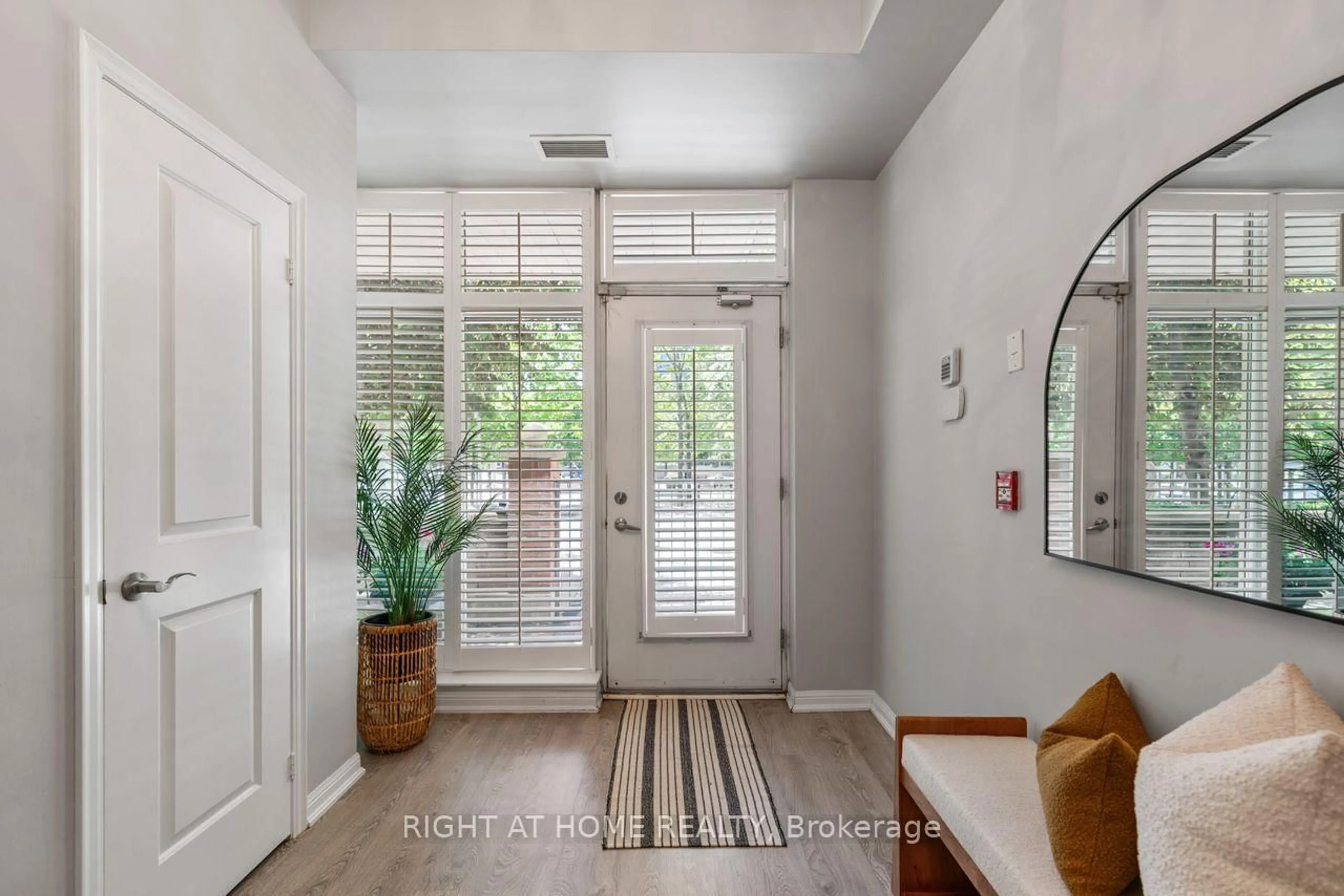 Indoor entryway for 9 Bastion St, Toronto Ontario M5V 1A4