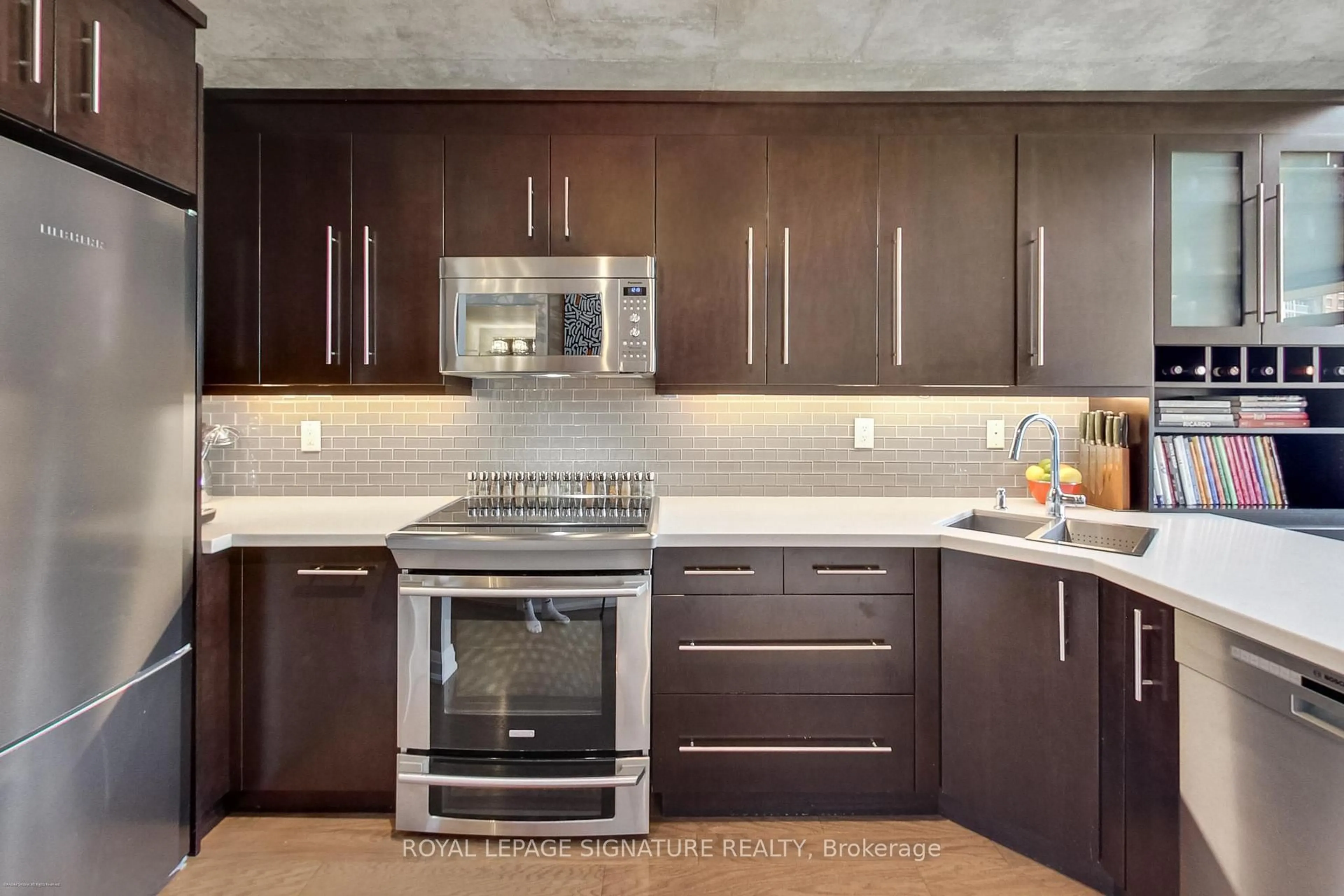Contemporary kitchen, ceramic/tile floor for 1029 King St #443, Toronto Ontario M6K 3M9