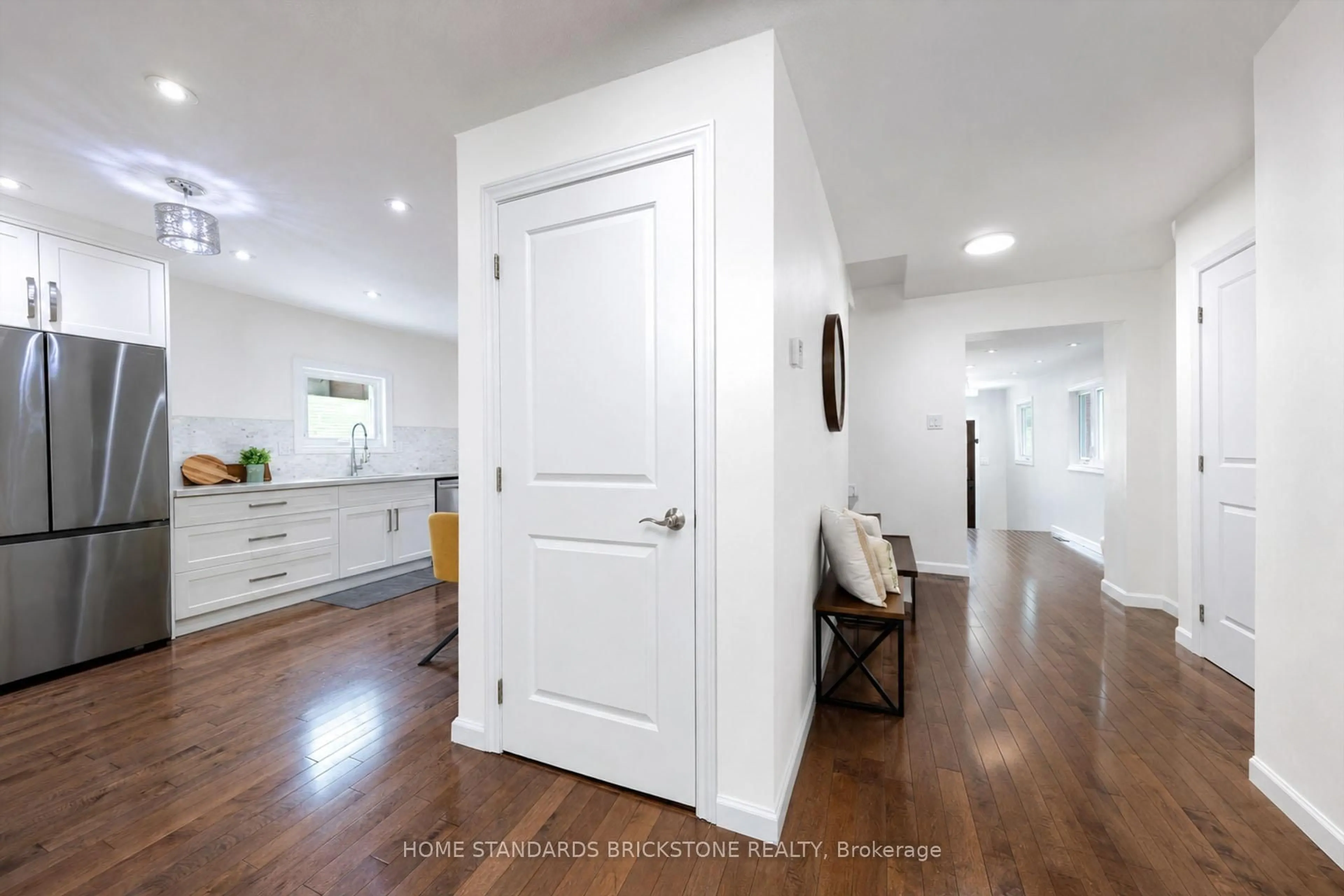 Indoor entryway for 60 Madawaska Ave, Toronto Ontario M2M 2R3