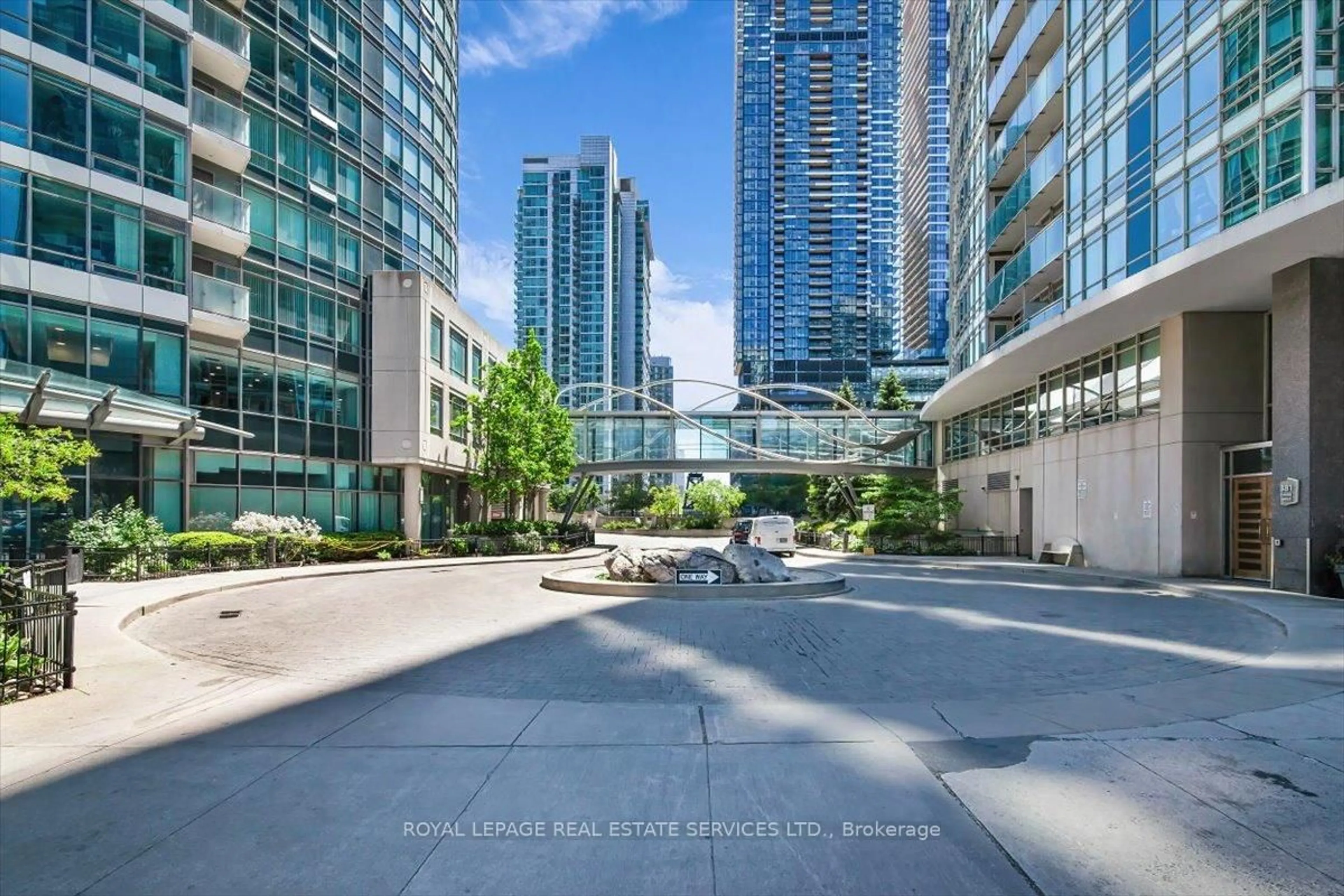 Patio, city buildings view from balcony for 397 Front St #911, Toronto Ontario M5V 3S1