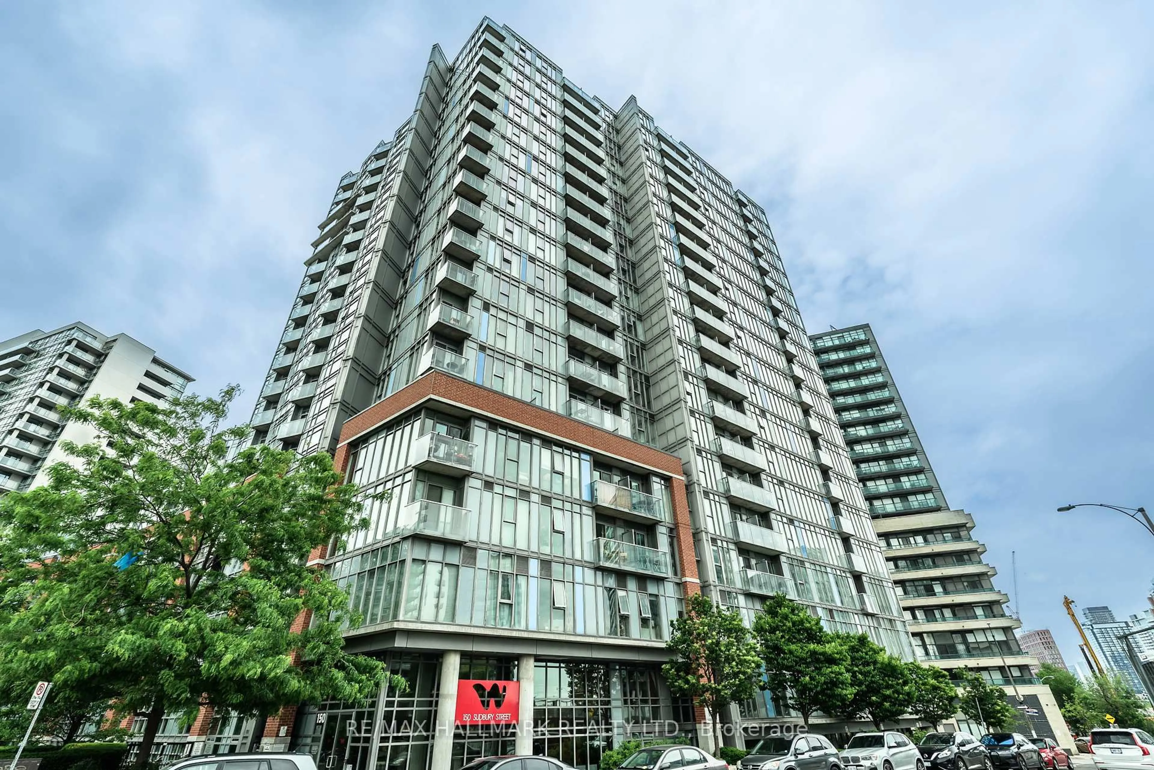 Indoor foyer for 150 Sudbury St, Toronto Ontario M6J 3S8
