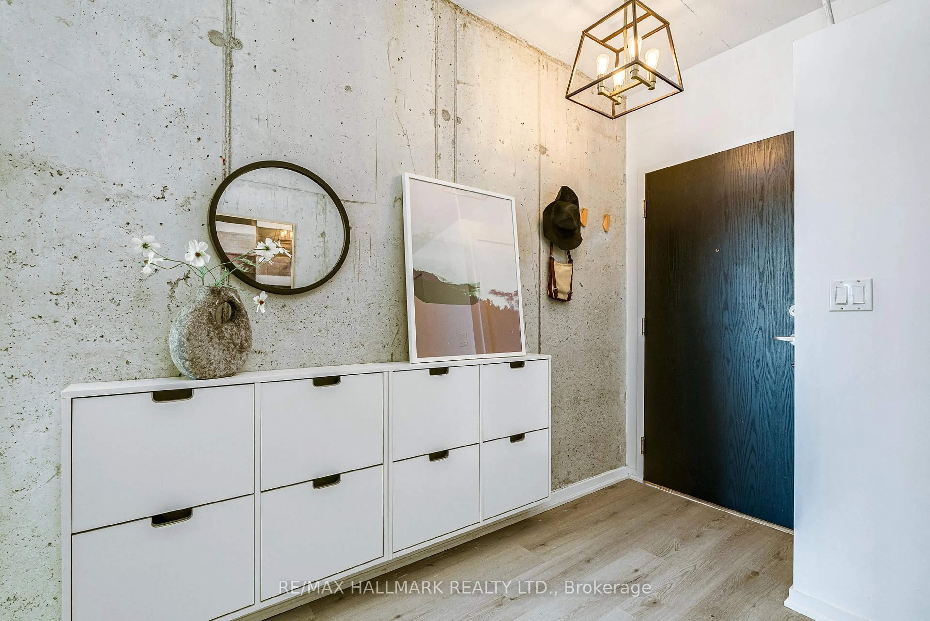Indoor entryway for 150 Sudbury St, Toronto Ontario M6J 3S8