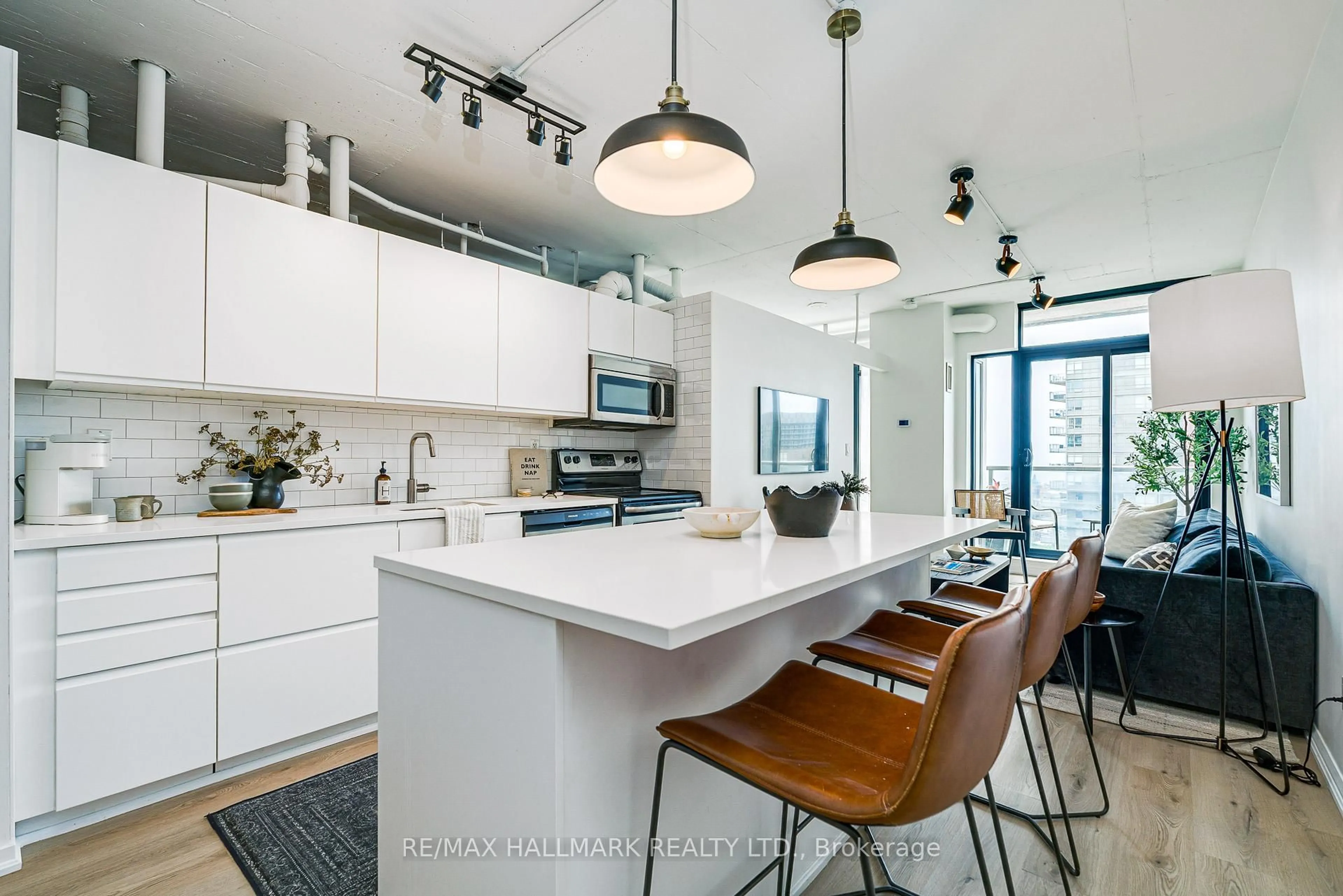 Open concept kitchen, ceramic/tile floor for 150 Sudbury St, Toronto Ontario M6J 3S8