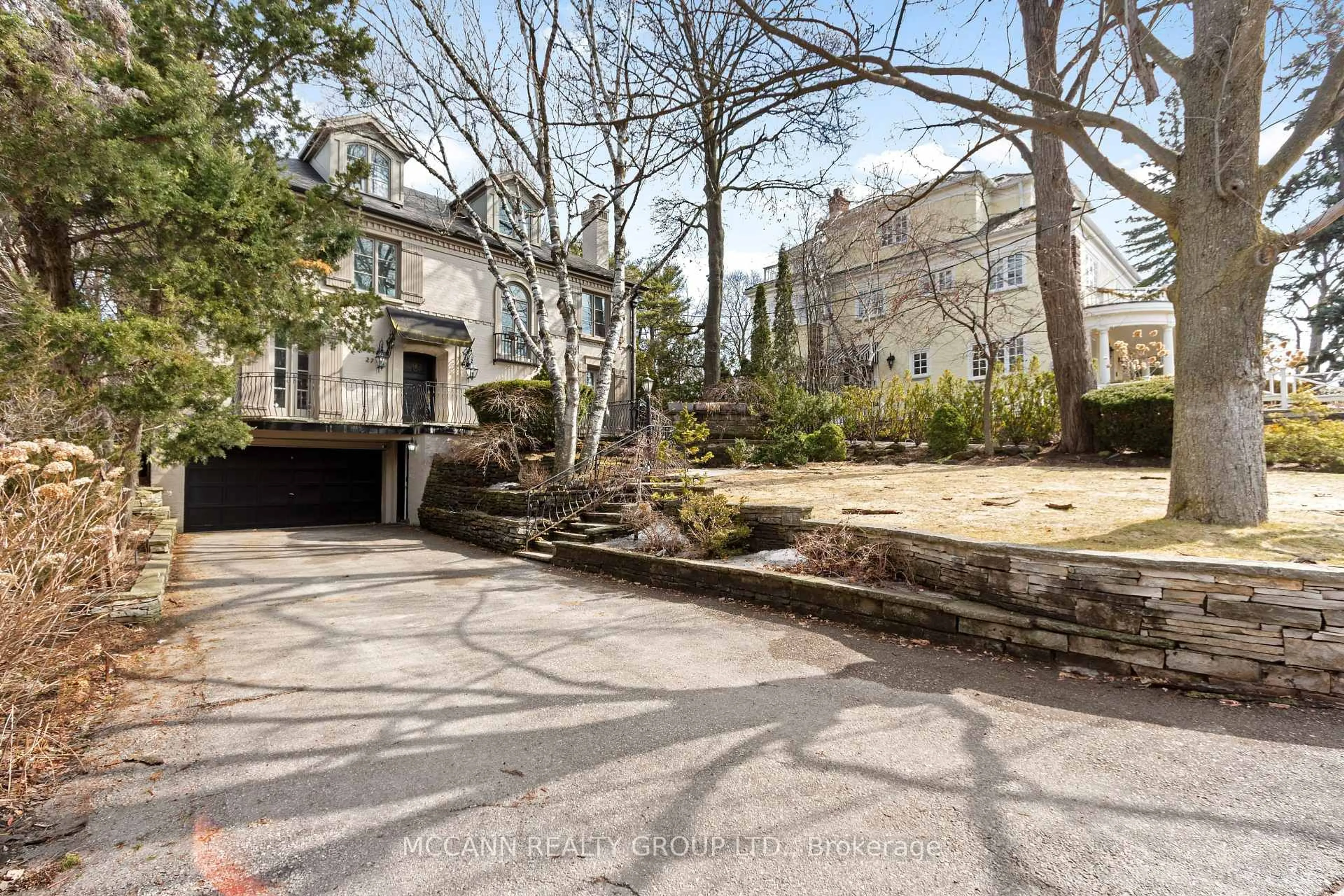 Patio, street for 27 Strathgowan Cres, Toronto Ontario M4N 2Z6