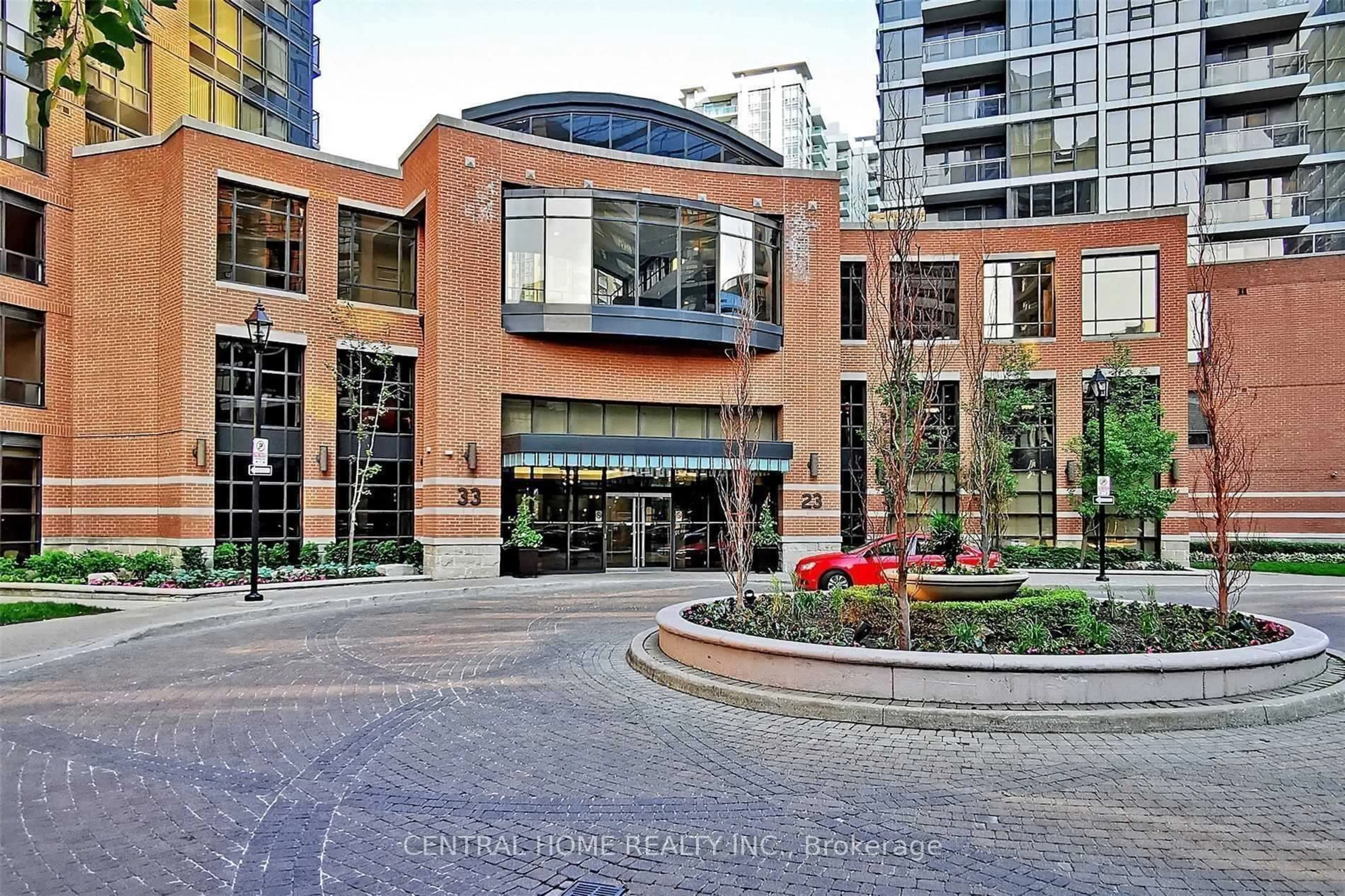 Indoor foyer for 33 Sheppard Ave #211, Toronto Ontario M2N 7K1