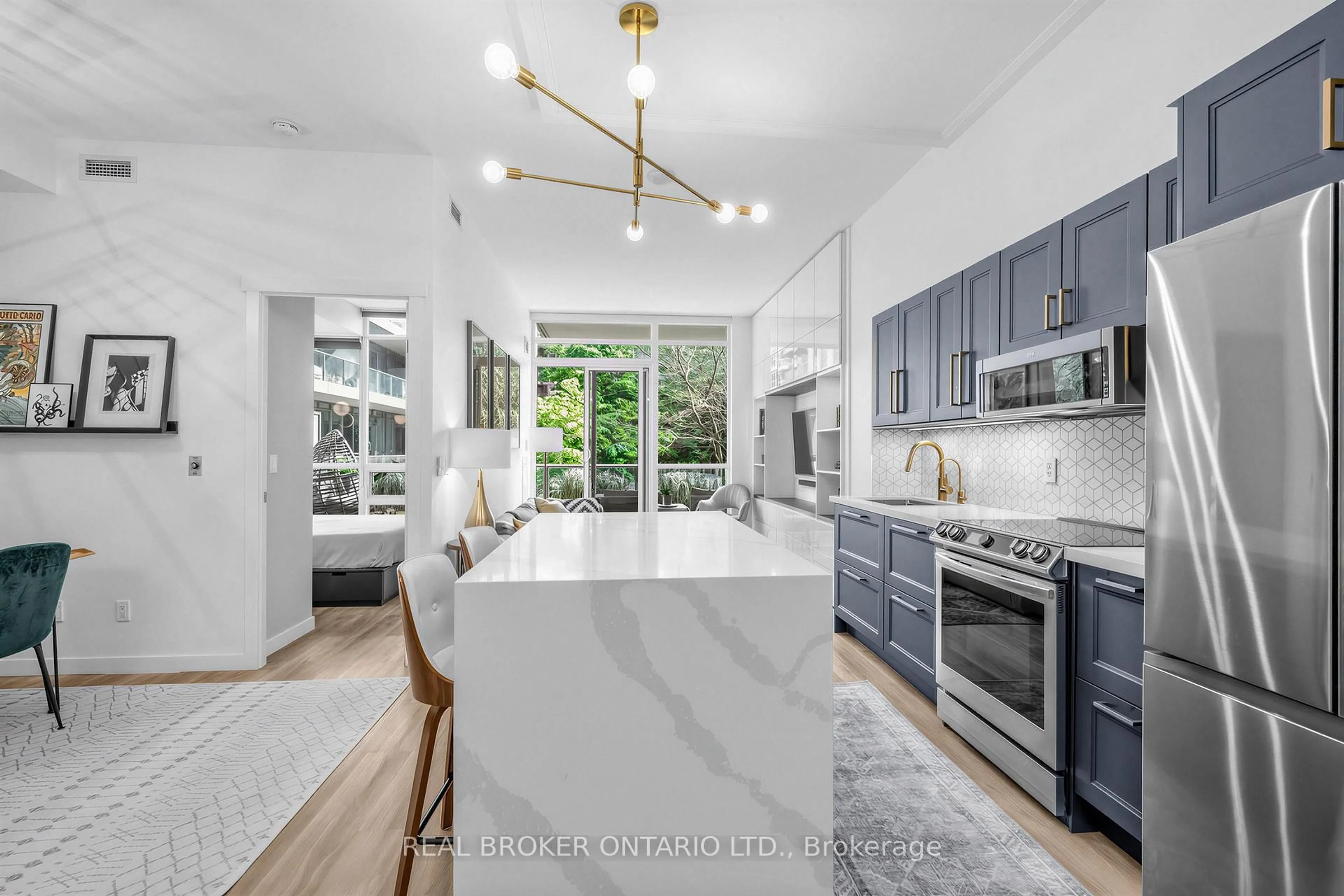 Open concept kitchen, ceramic/tile floor for 209 Fort York Blvd #260, Toronto Ontario M5V 4A1