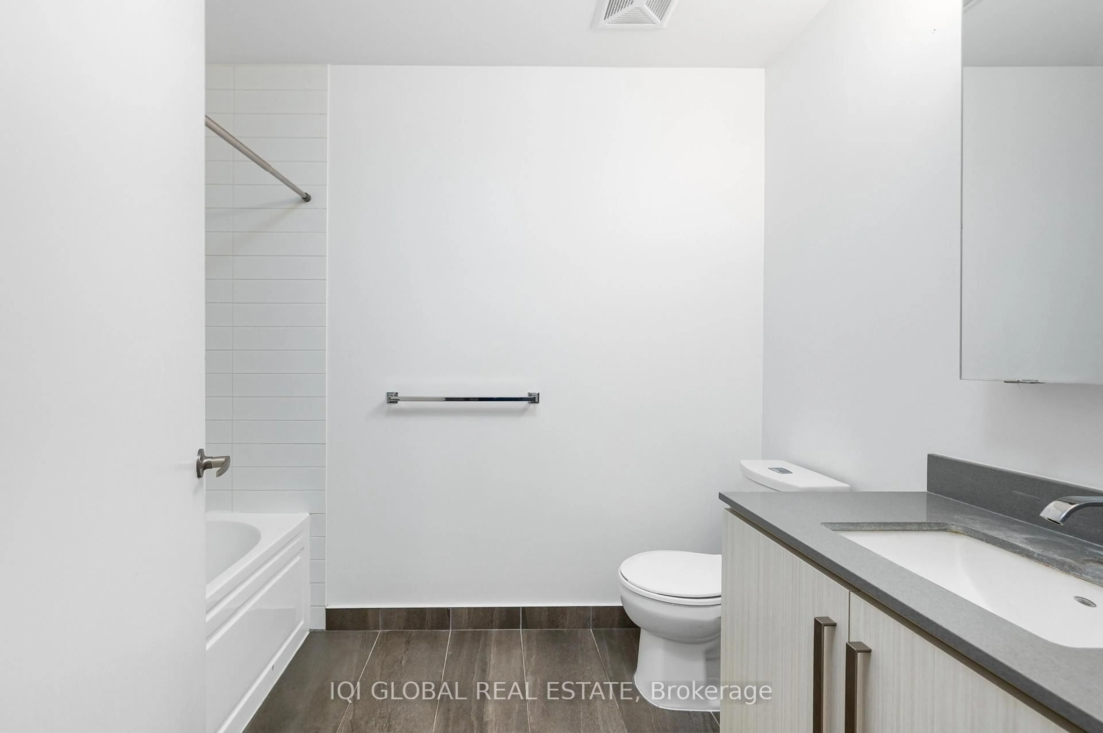 Standard bathroom, unknown for 5180 Yonge St #1809, Toronto Ontario M2N 0K5