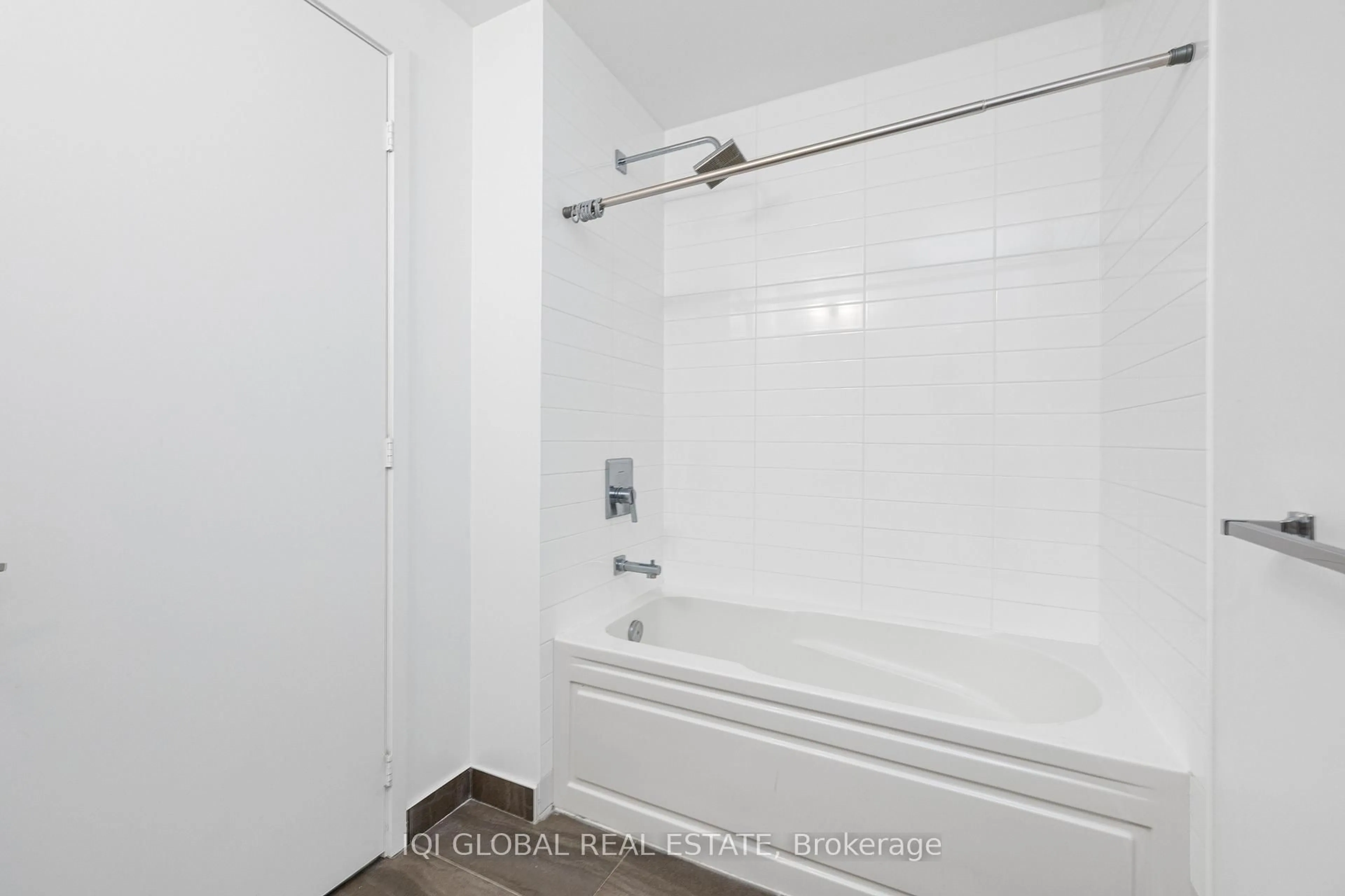 Standard bathroom, unknown for 5180 Yonge St #1809, Toronto Ontario M2N 0K5