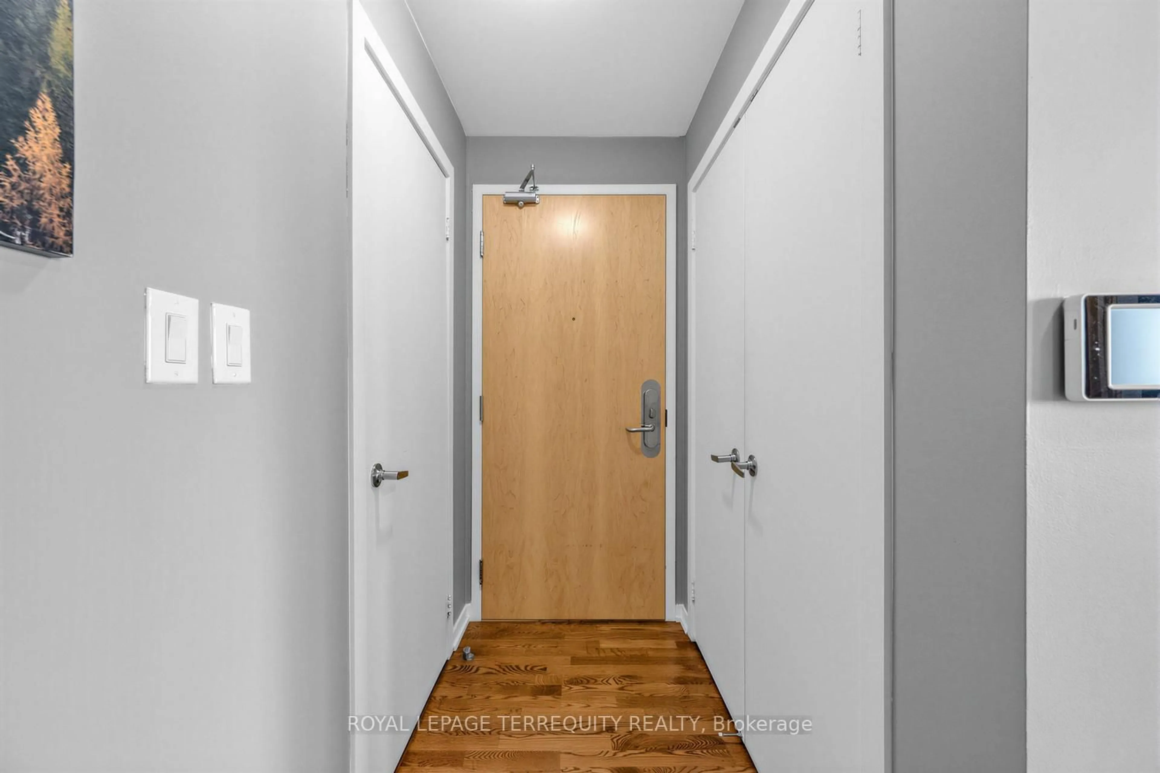 Indoor entryway for 55 Bremner Blvd #3111, Toronto Ontario M5J 0A6