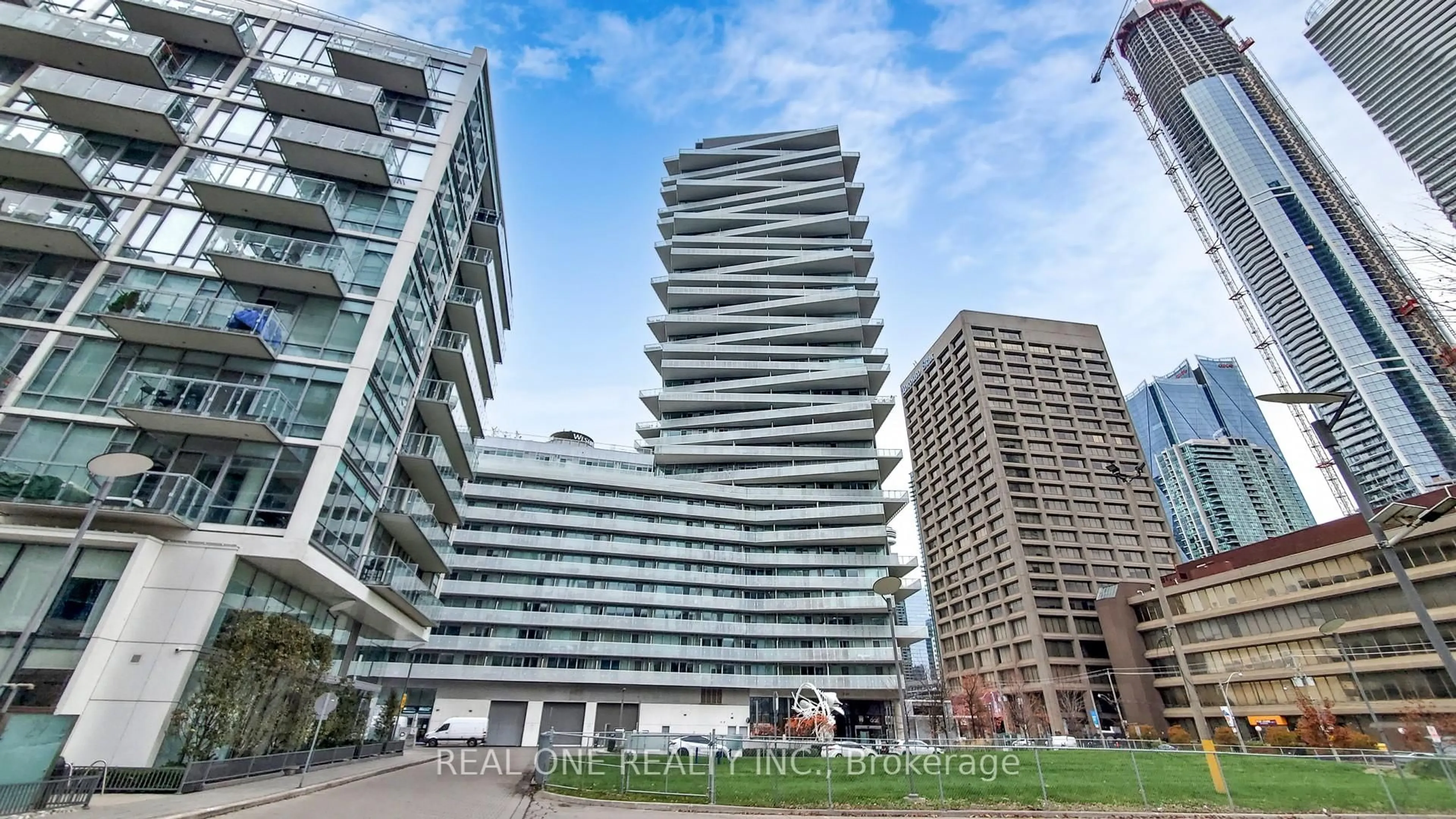 Unknown for 15 Queens Quay #907, Toronto Ontario M5E 0C5