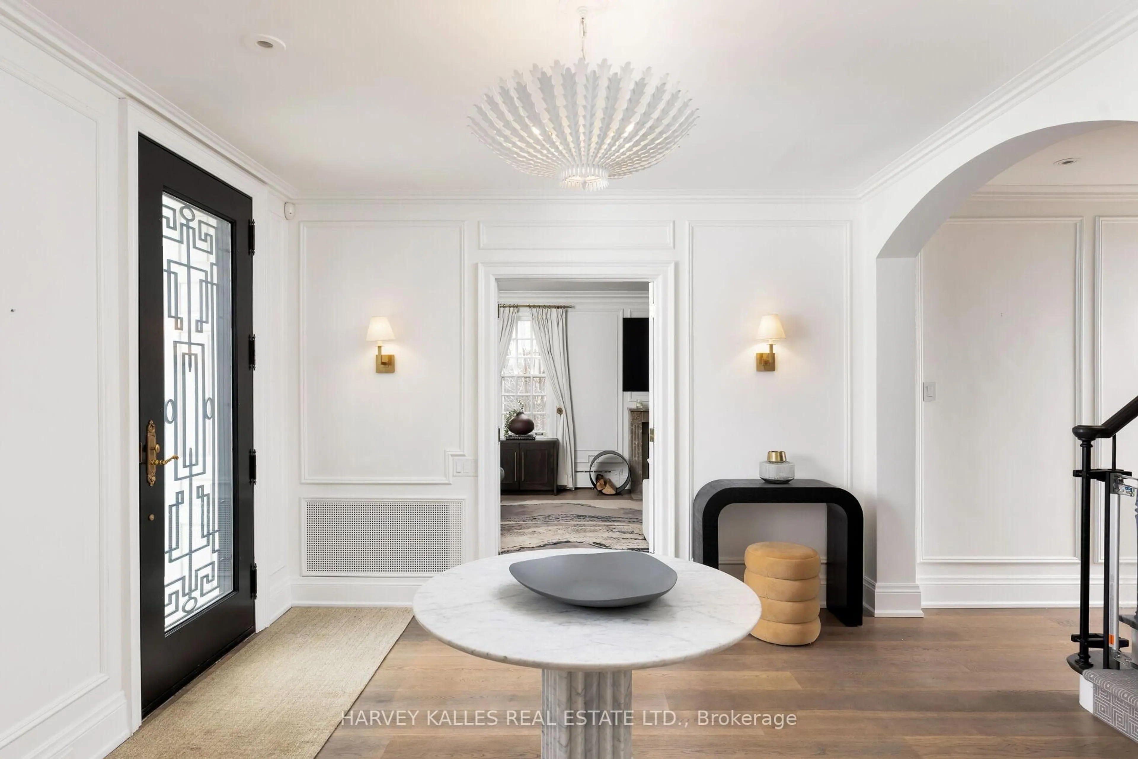 Indoor entryway for 470 Russell Hill Rd, Toronto Ontario M5P 2S7