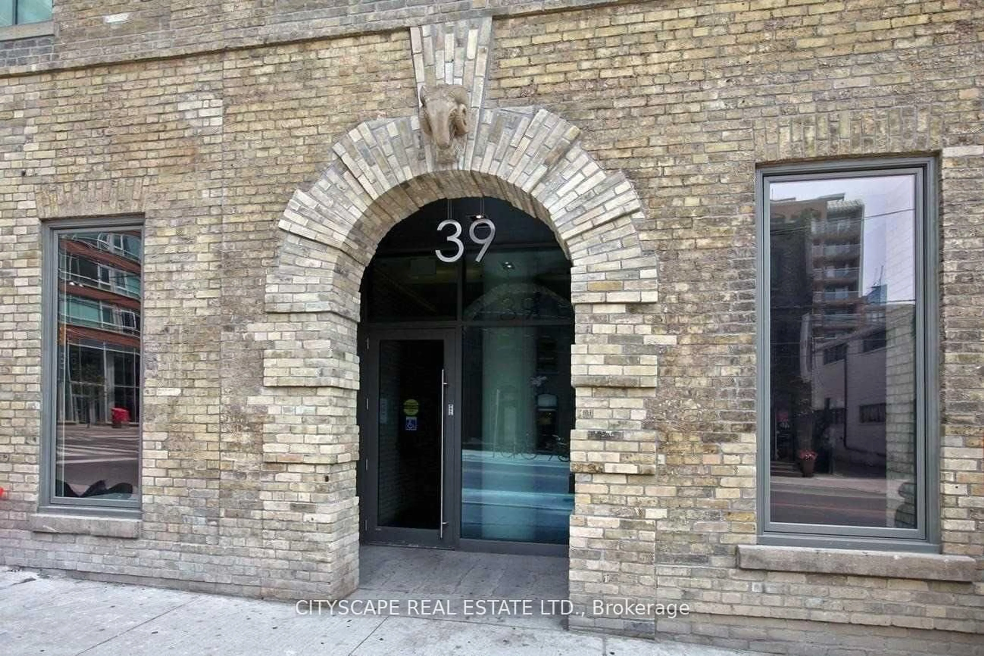 Indoor foyer for 39 Sherbourne St #703, Toronto Ontario M5A 2P6