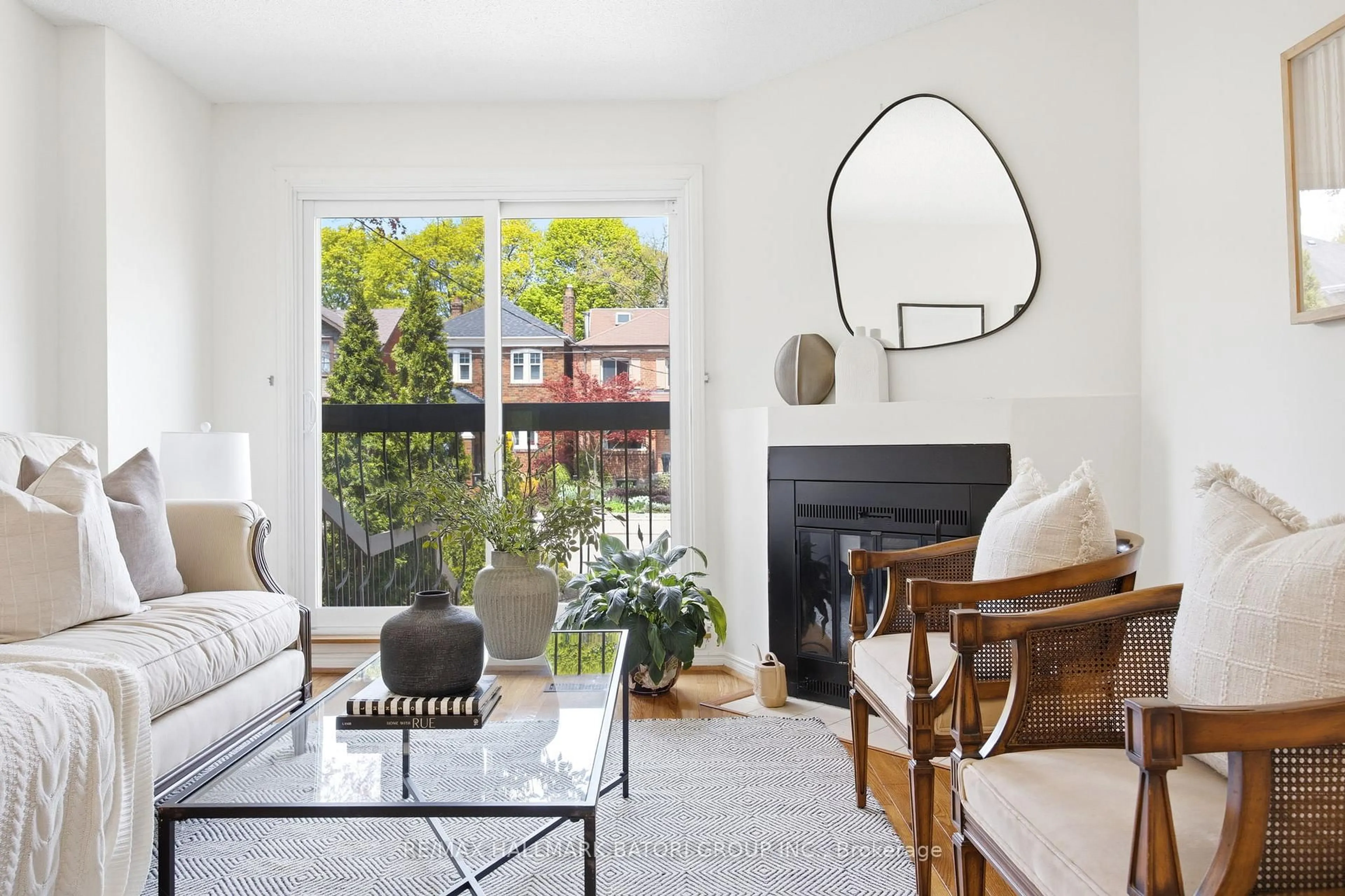 Living room with furniture, unknown for 547 Merton St, Toronto Ontario M4S 1B4