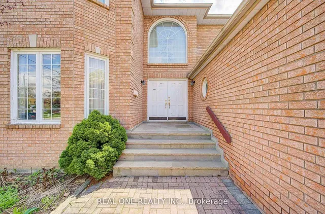 261 Mckee Ave, Toronto 2