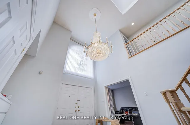 261 Mckee Ave, Toronto 3