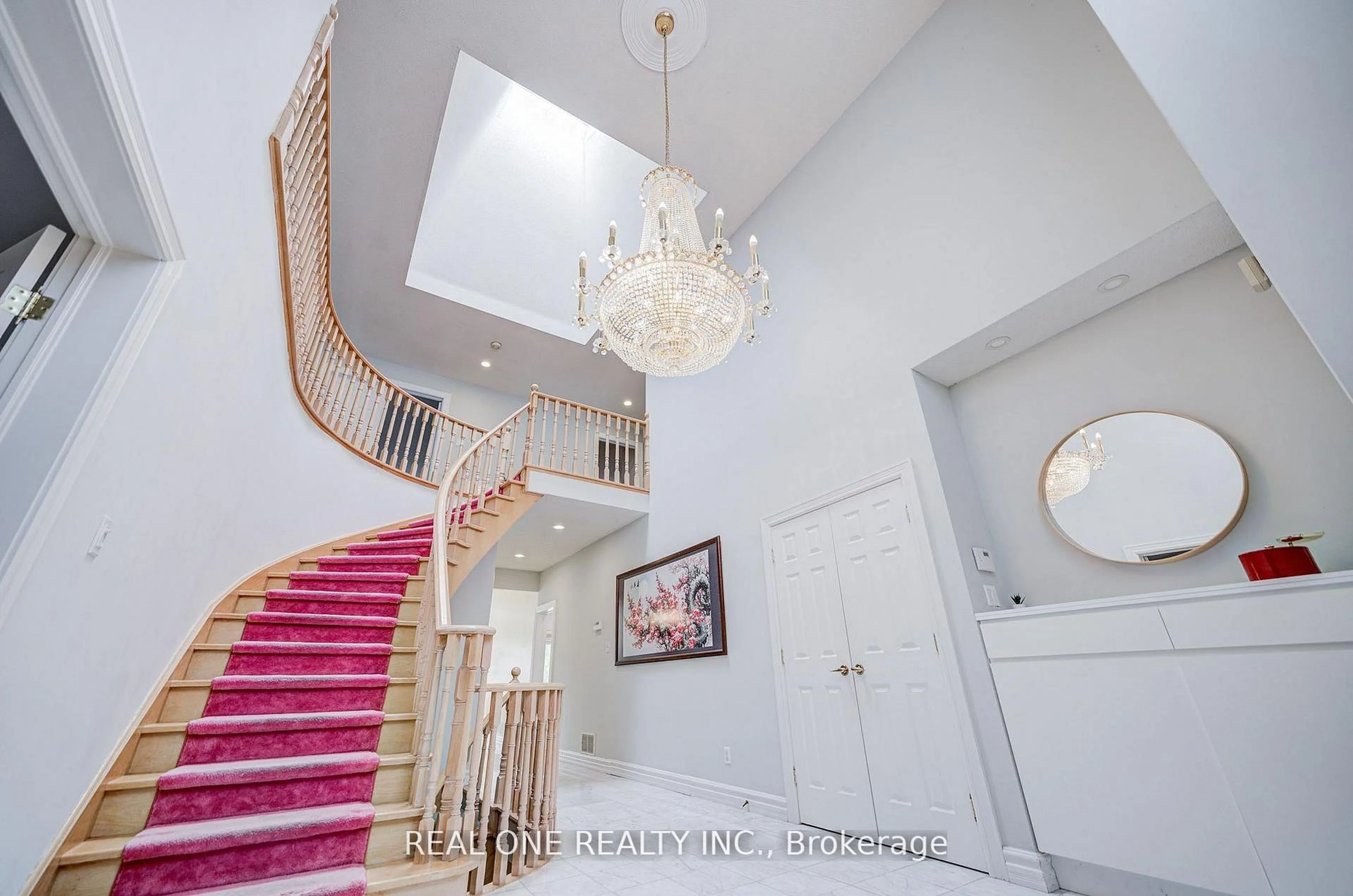 Indoor foyer for 261 Mckee Ave, Toronto Ontario M2N 4E2