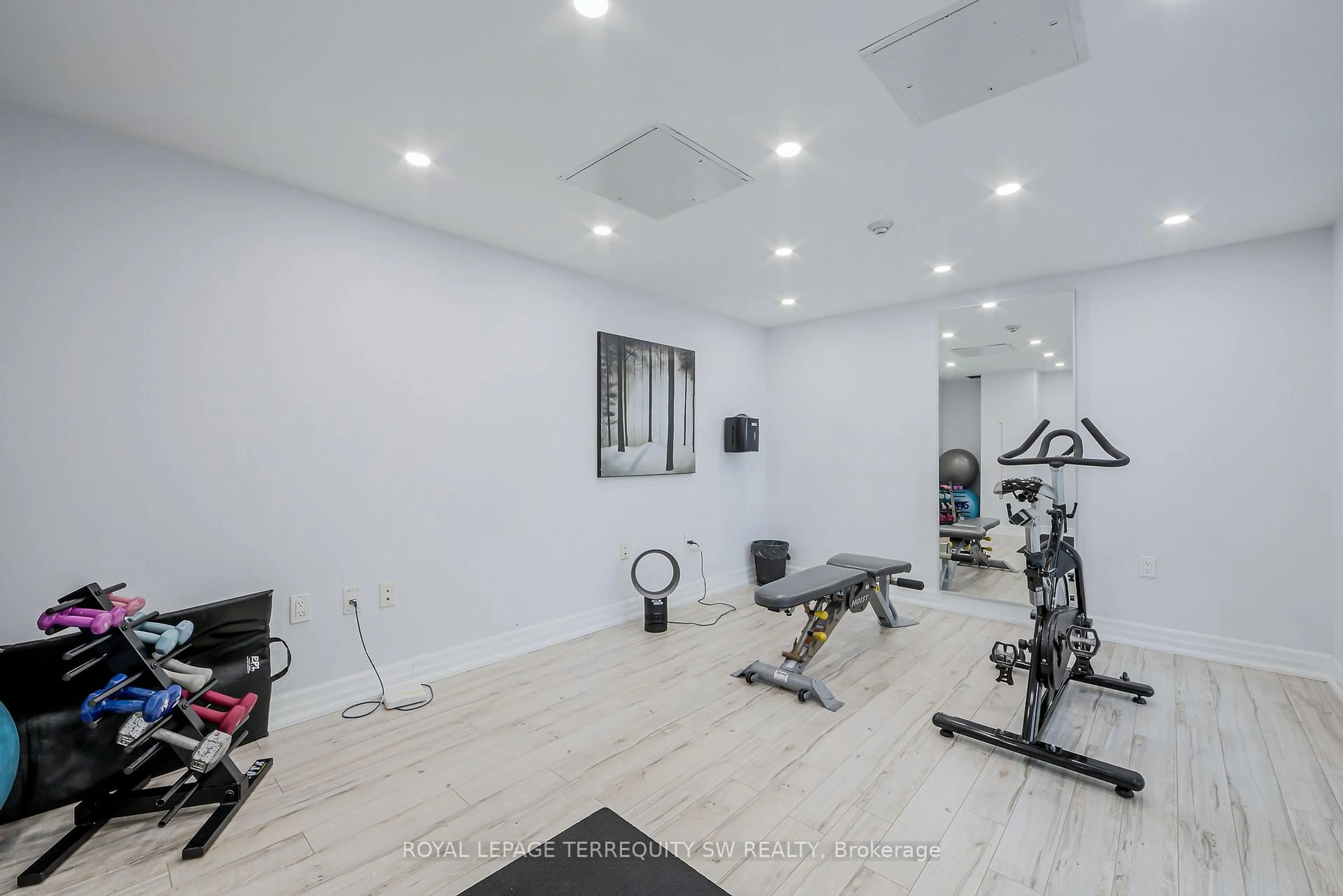Gym or fitness room for 21 Grand Magazine St #418, Toronto Ontario M5V 1B5