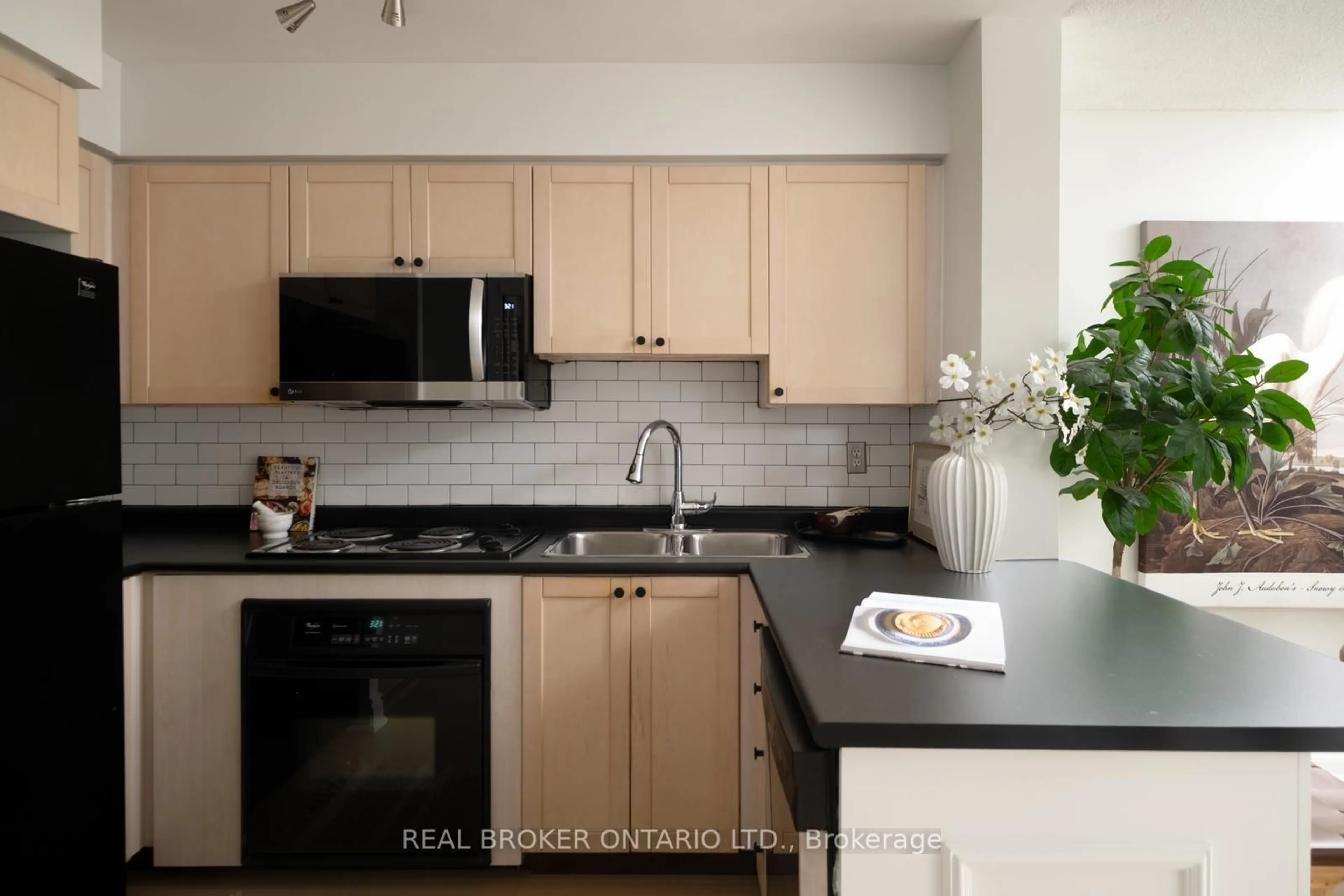 Standard kitchen, unknown for 1000 King St #304, Toronto Ontario M6K 3N1