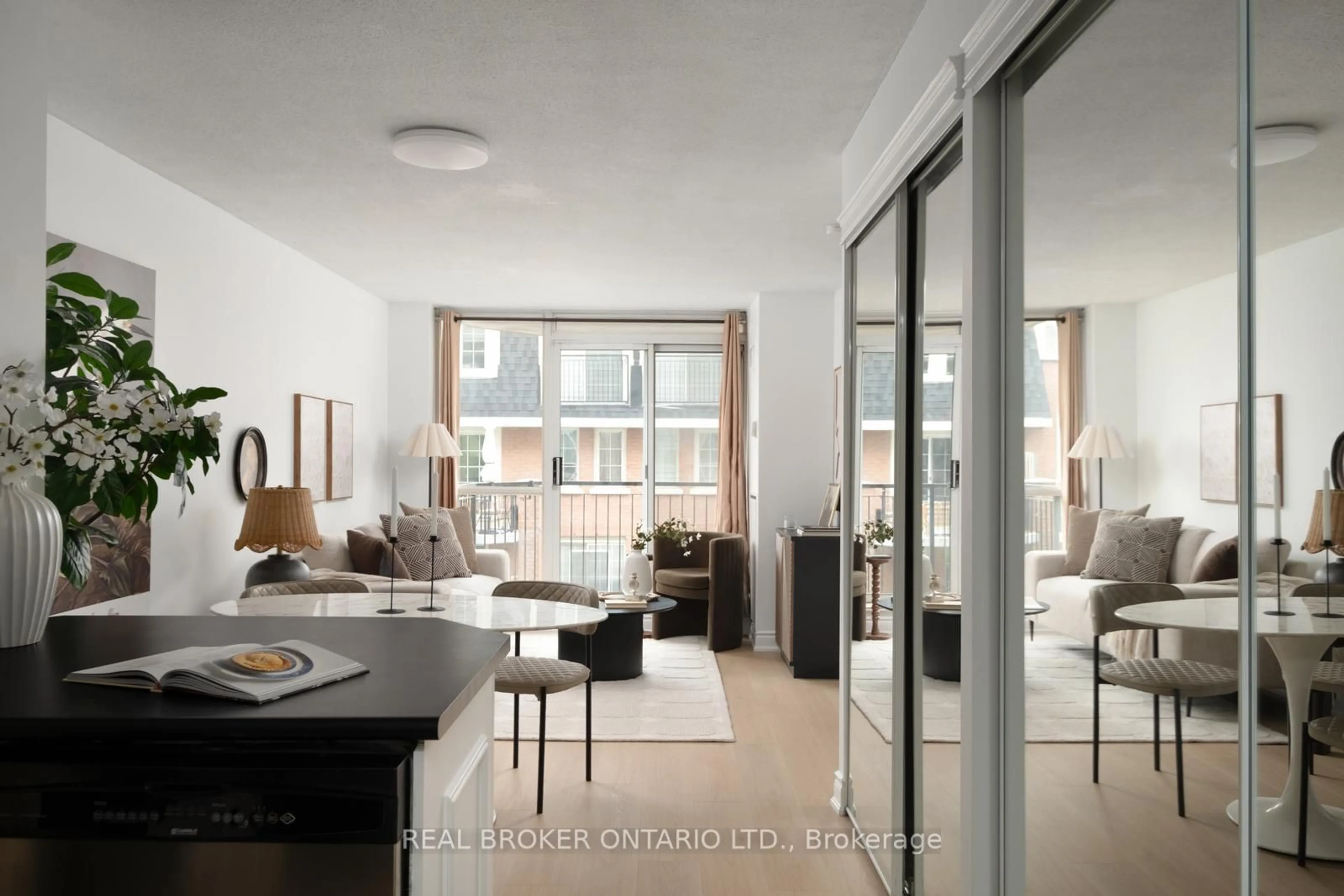 Unknown for 1000 King St #304, Toronto Ontario M6K 3N1