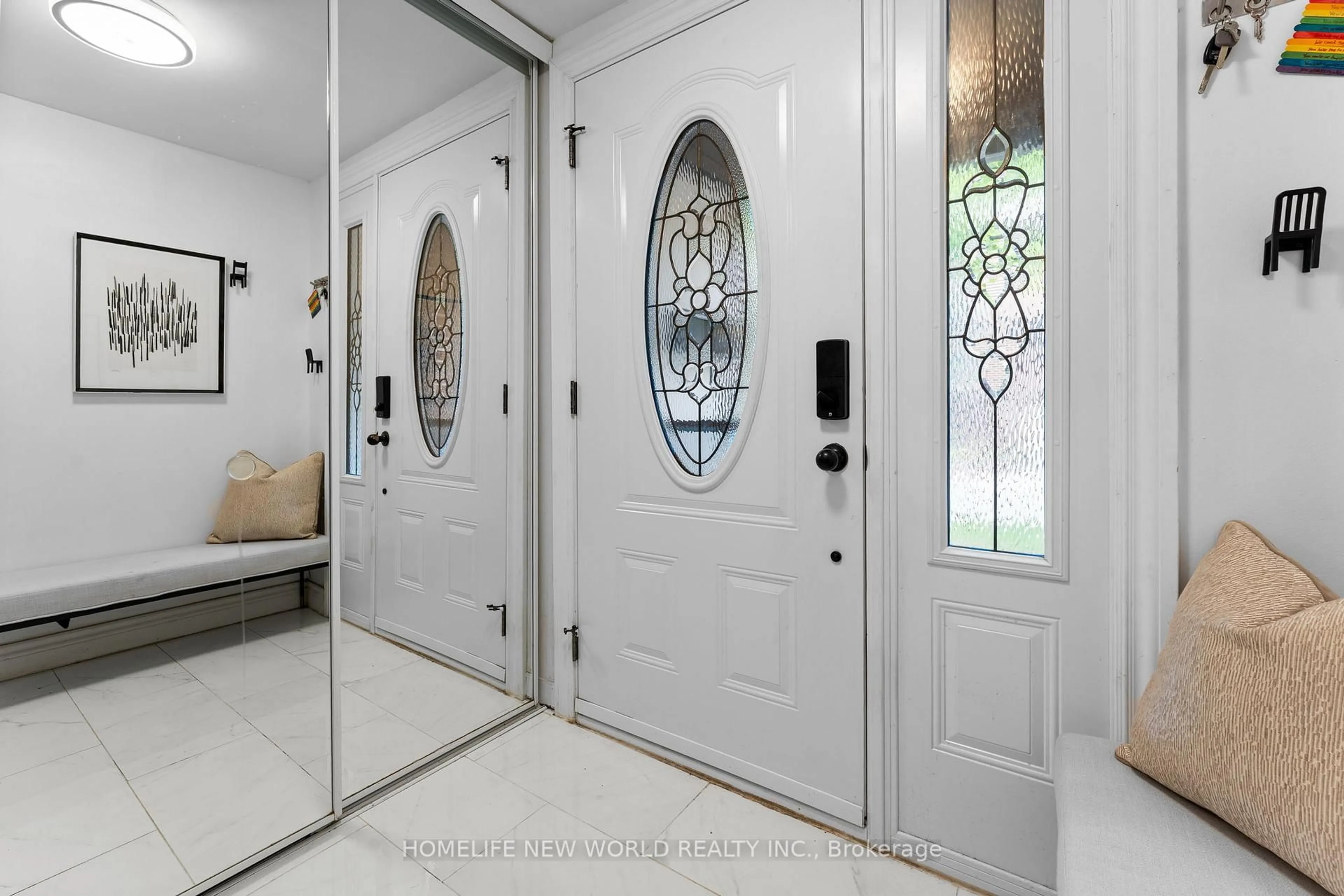 Indoor entryway for 87 Song Meadoway, Toronto Ontario M2H 2T9