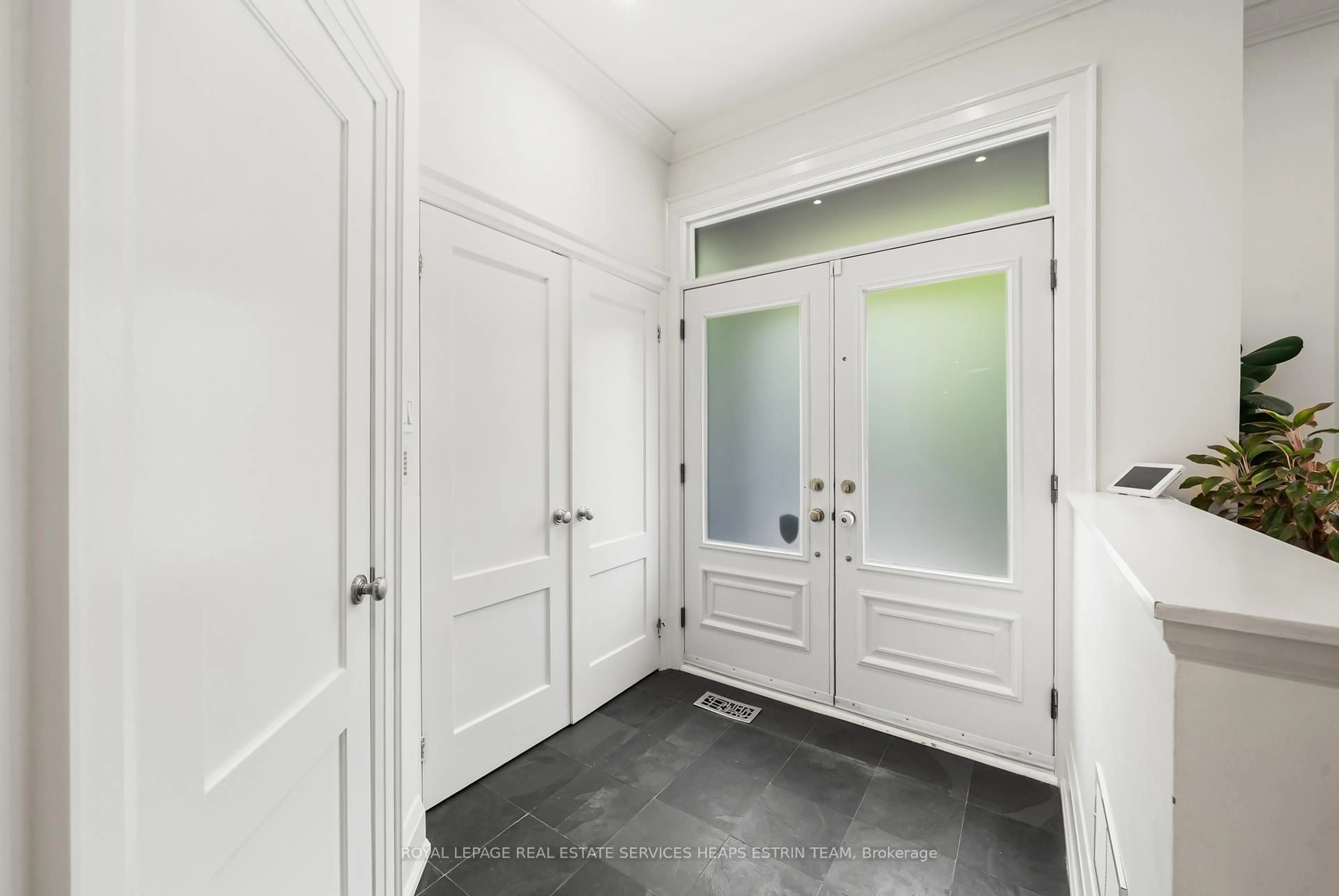 Indoor entryway for 155 Banff Rd, Toronto Ontario M4P 2P8