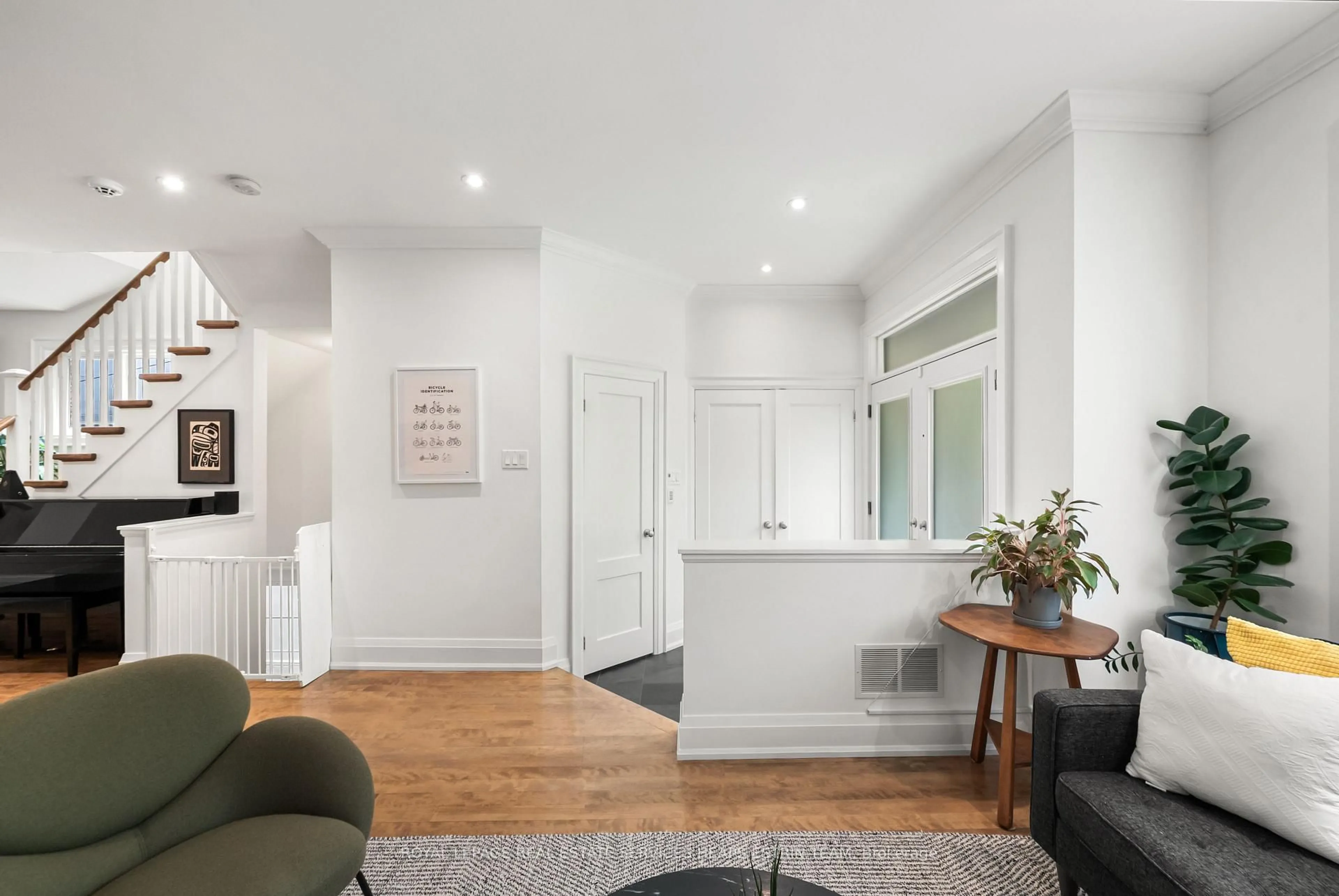Indoor entryway for 155 Banff Rd, Toronto Ontario M4P 2P8
