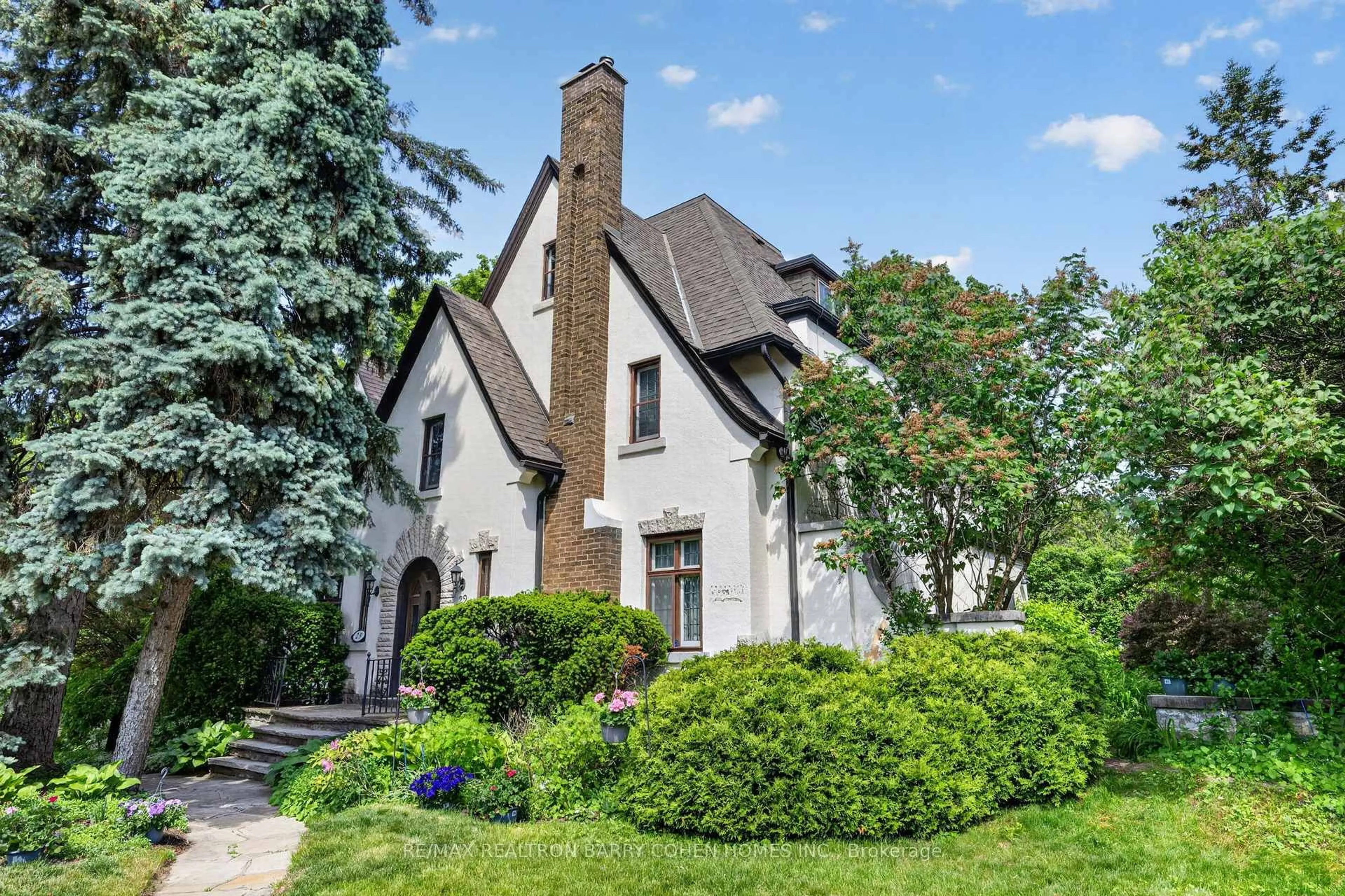 Home with brick exterior material, street for 29 Strathgowan Cres, Toronto Ontario M4N 2Z6