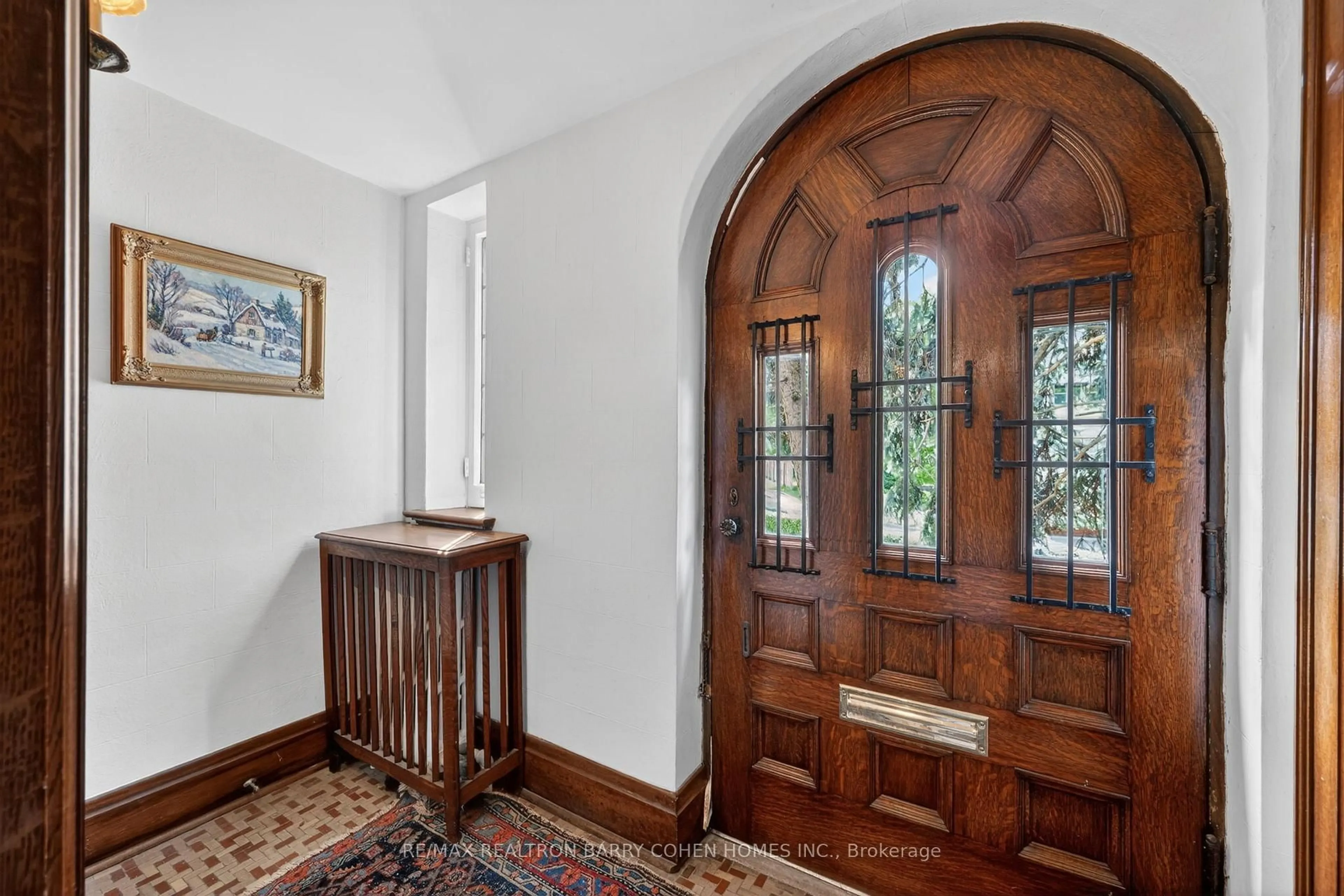 Indoor foyer for 29 Strathgowan Cres, Toronto Ontario M4N 2Z6