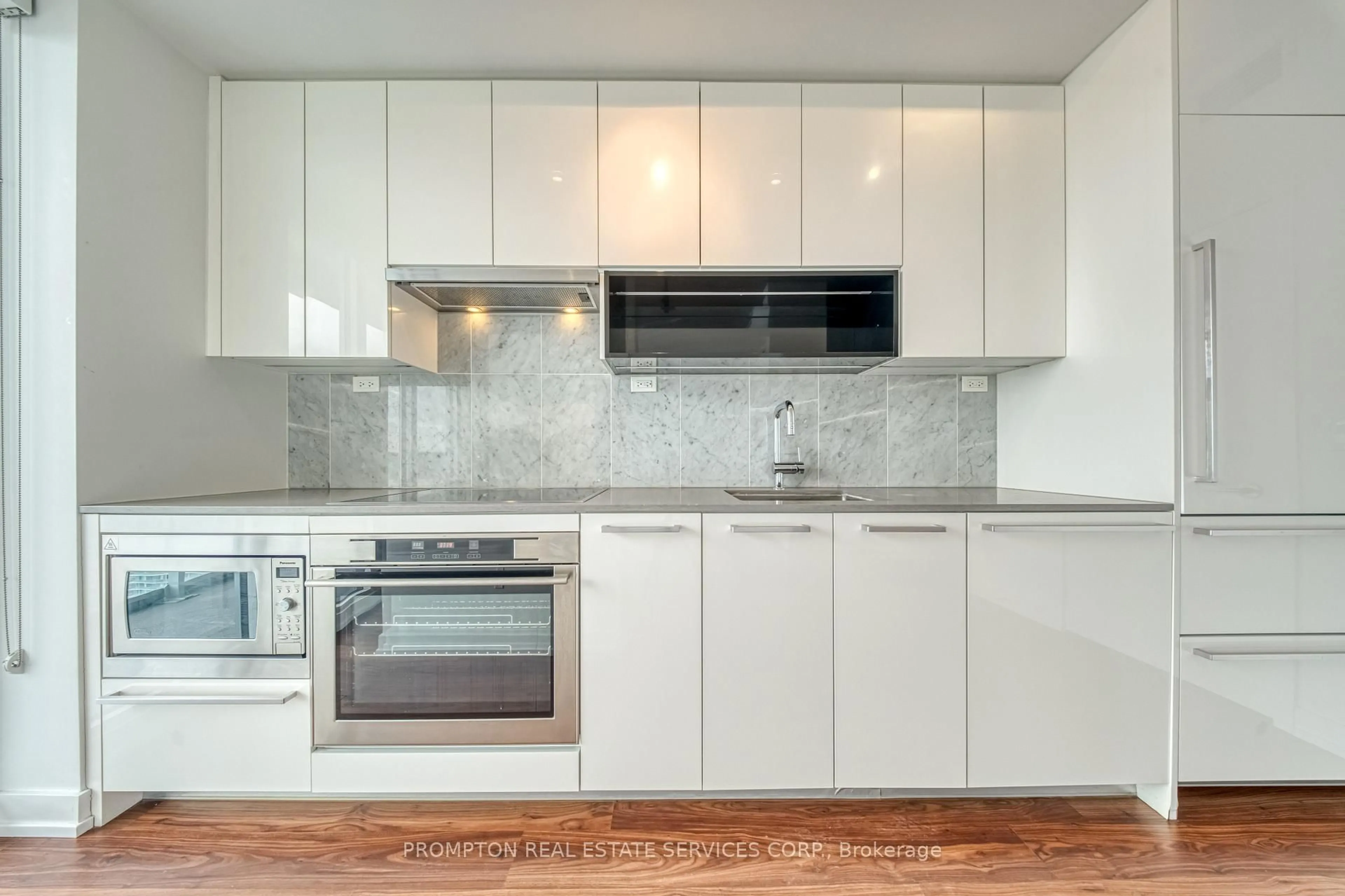 Standard kitchen, wood/laminate floor for 117 McMahon Dr #2801, Toronto Ontario M2K 0E4