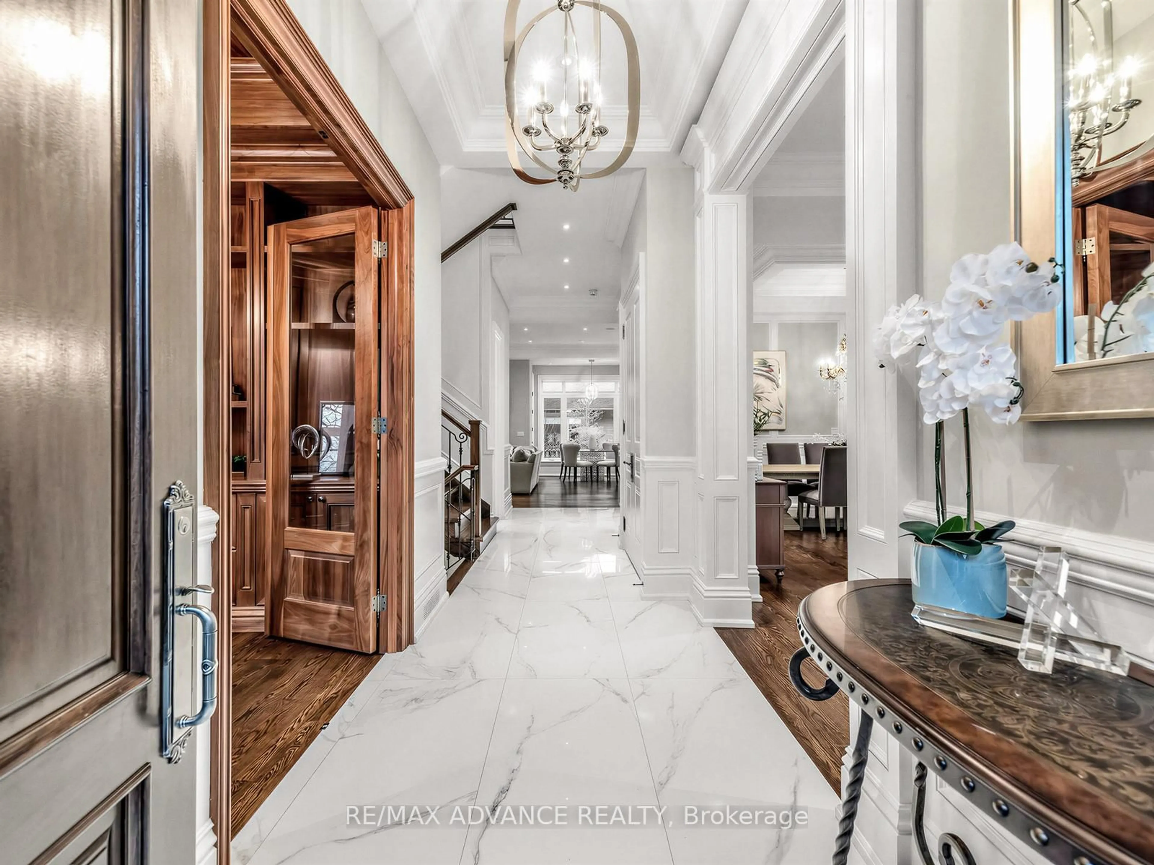 Indoor entryway for 5 Lloydminster Cres, Toronto Ontario M2M 2R9