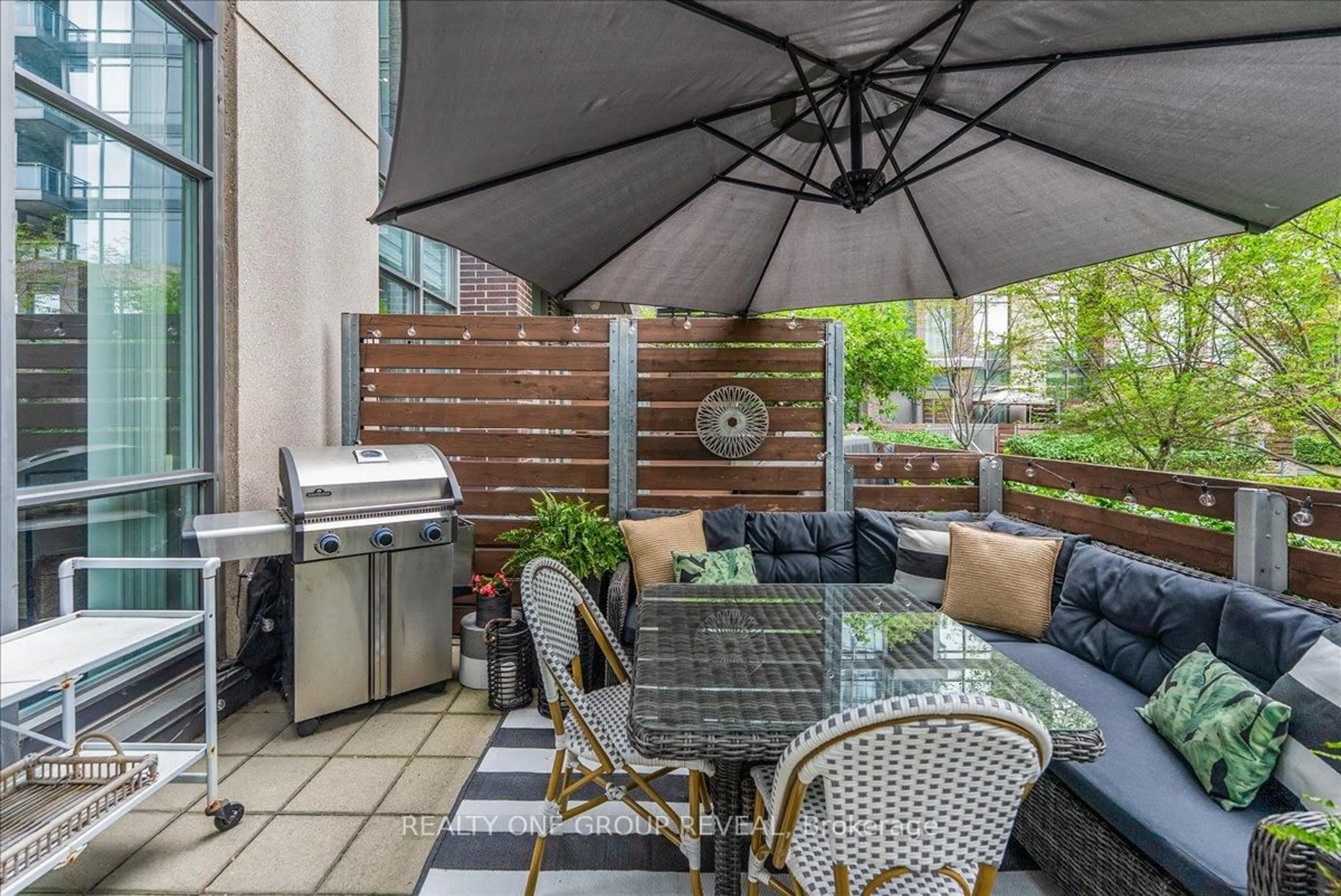 Patio, street for 15 Brunel Crt #112, Toronto Ontario M5V 3Y6