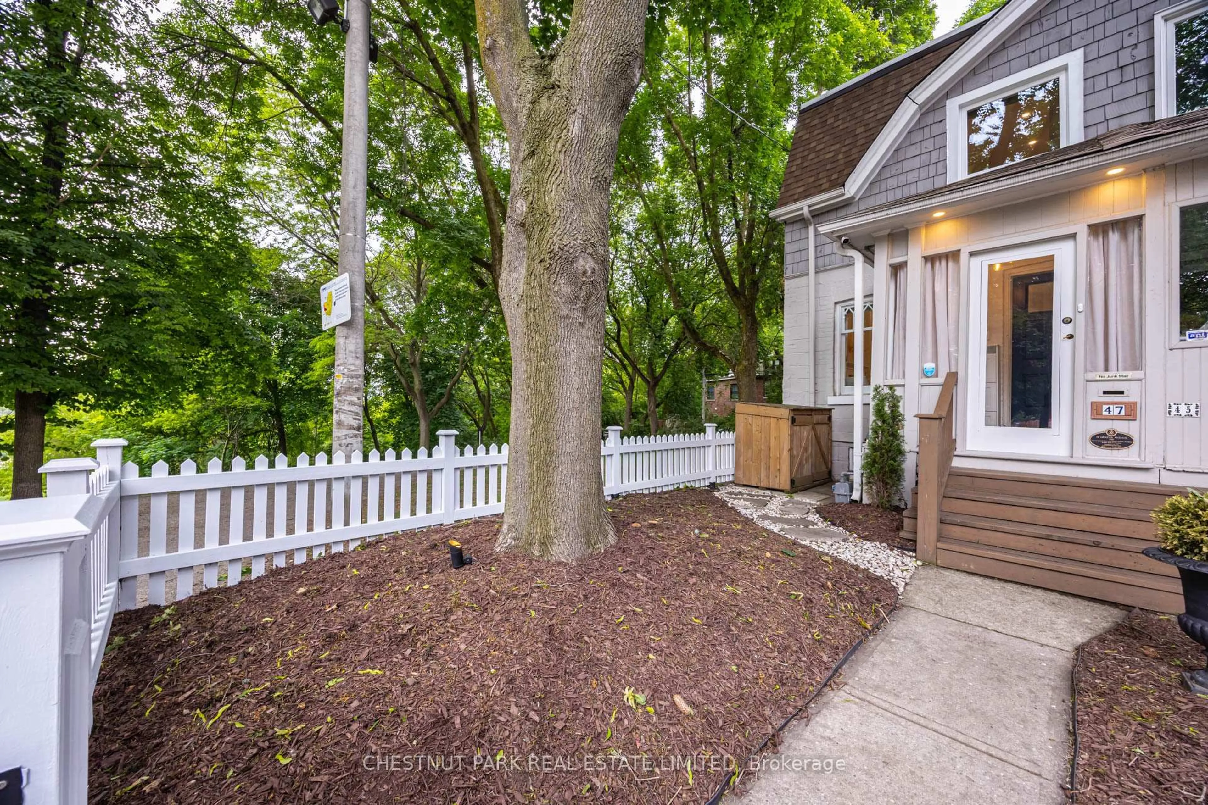 Patio, street for 47 Geneva Ave, Toronto Ontario M5A 2J9